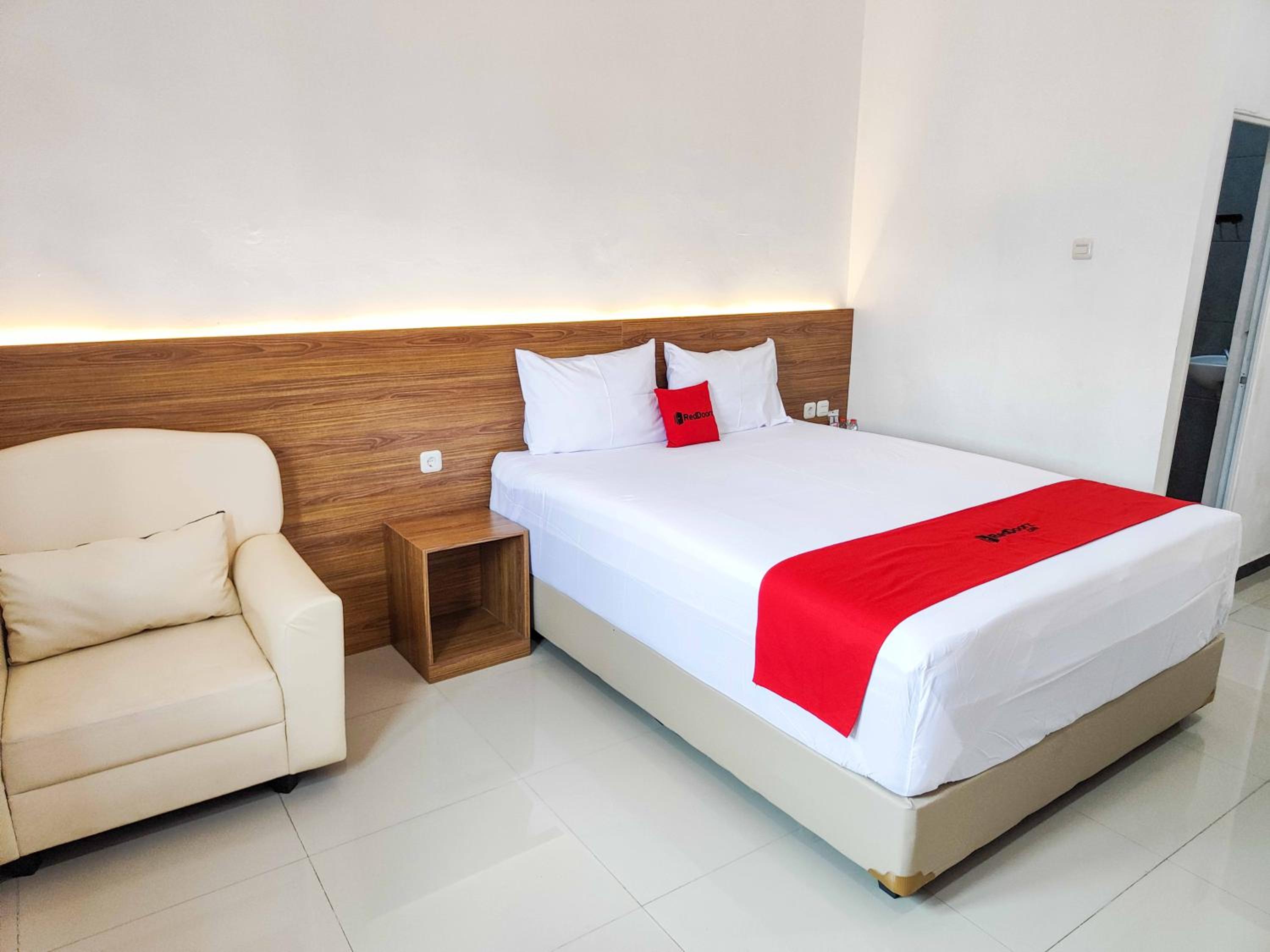 Deluxe Room - Photo 9