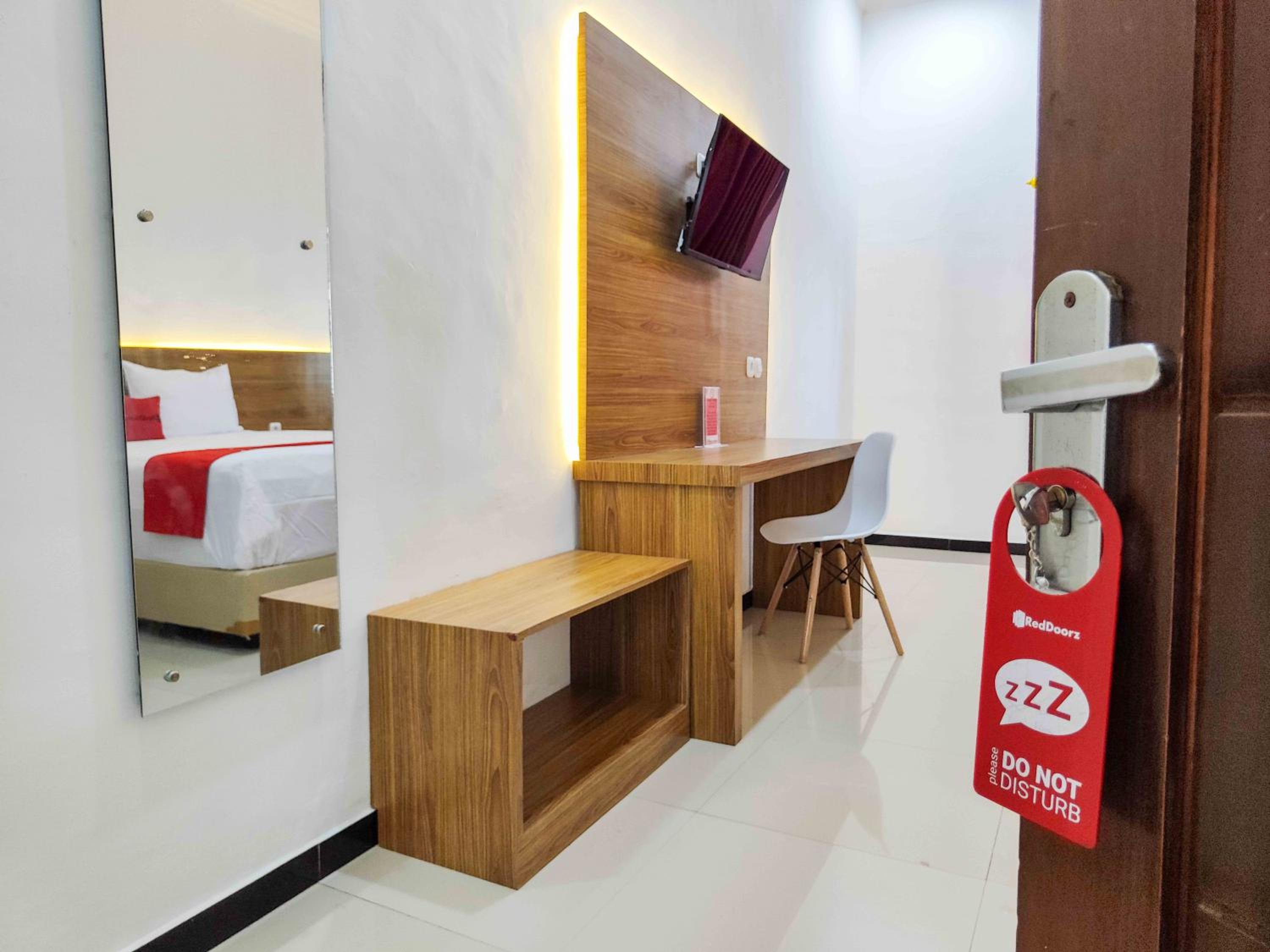 Deluxe Room - Photo 10
