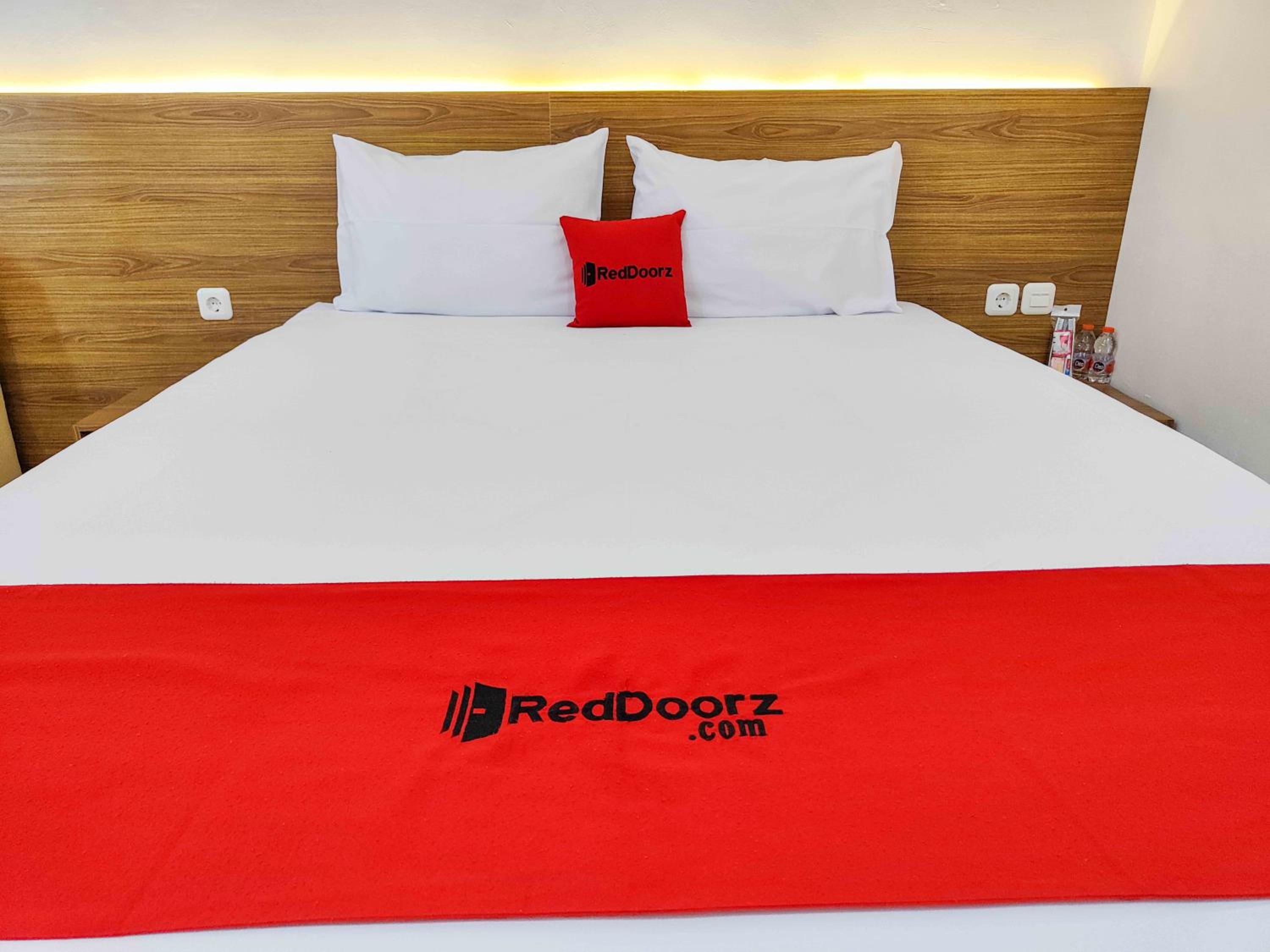 Deluxe Room - Photo 11
