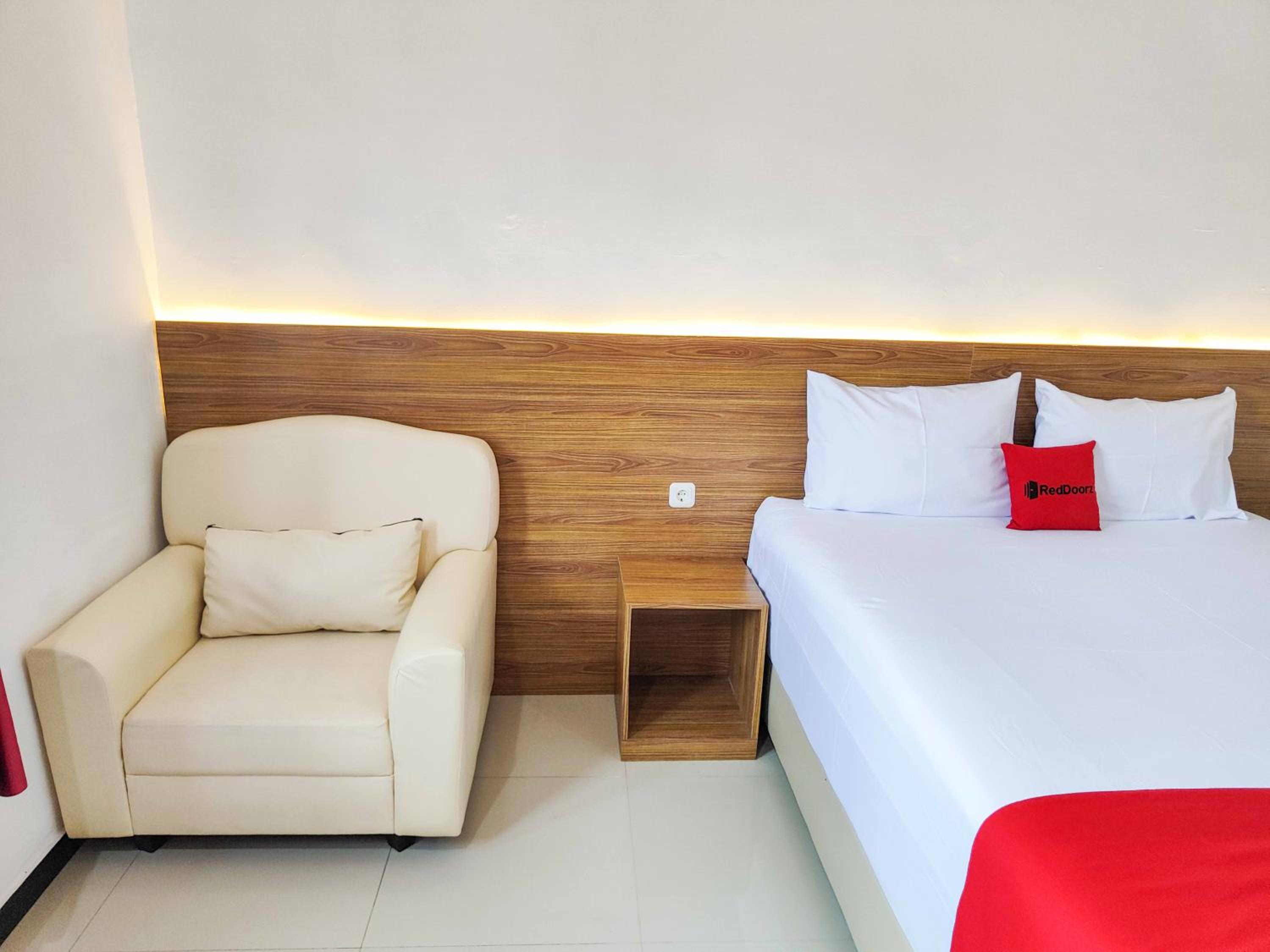 Deluxe Room - Photo 6