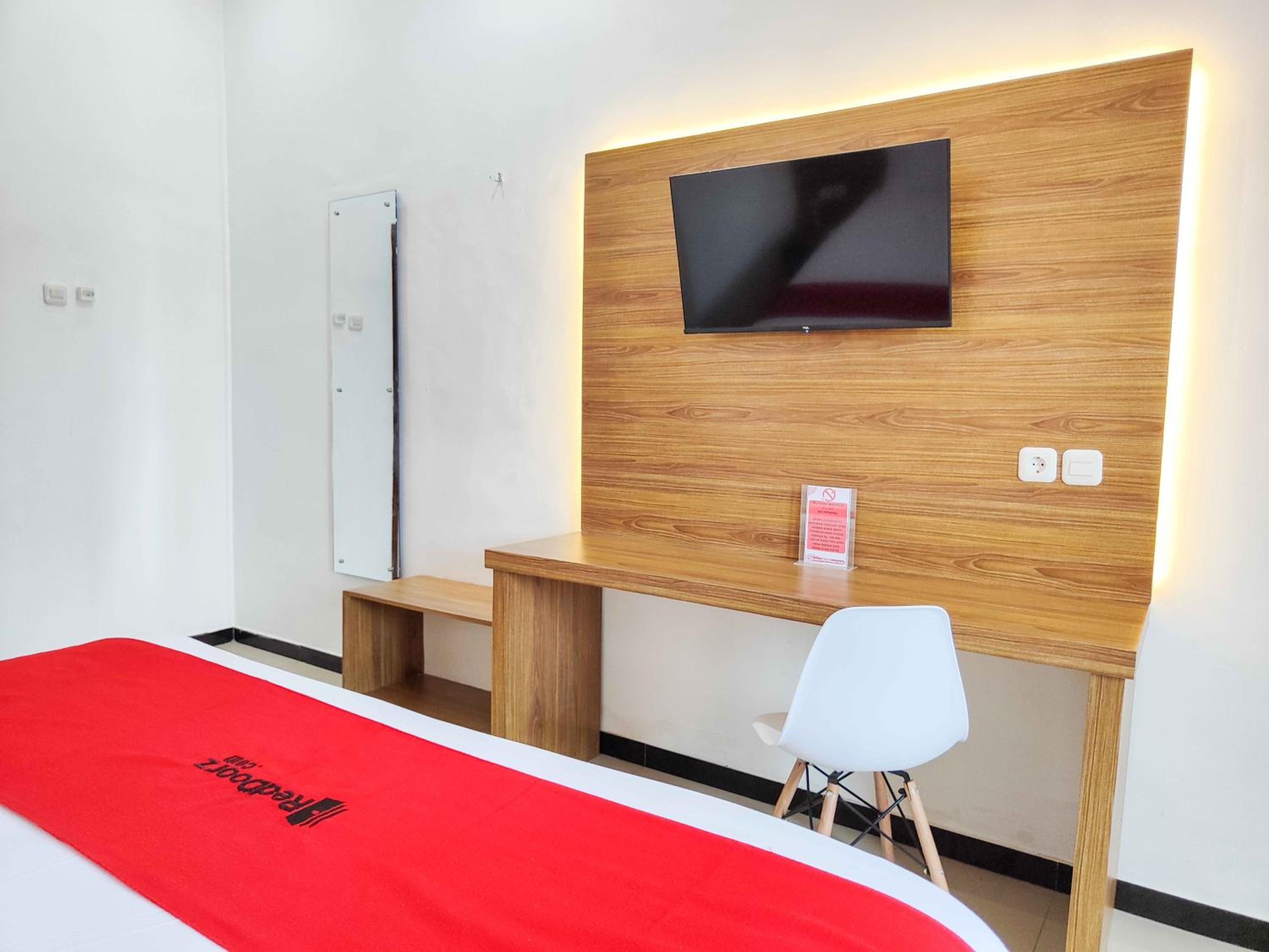 Deluxe Room - Photo 16