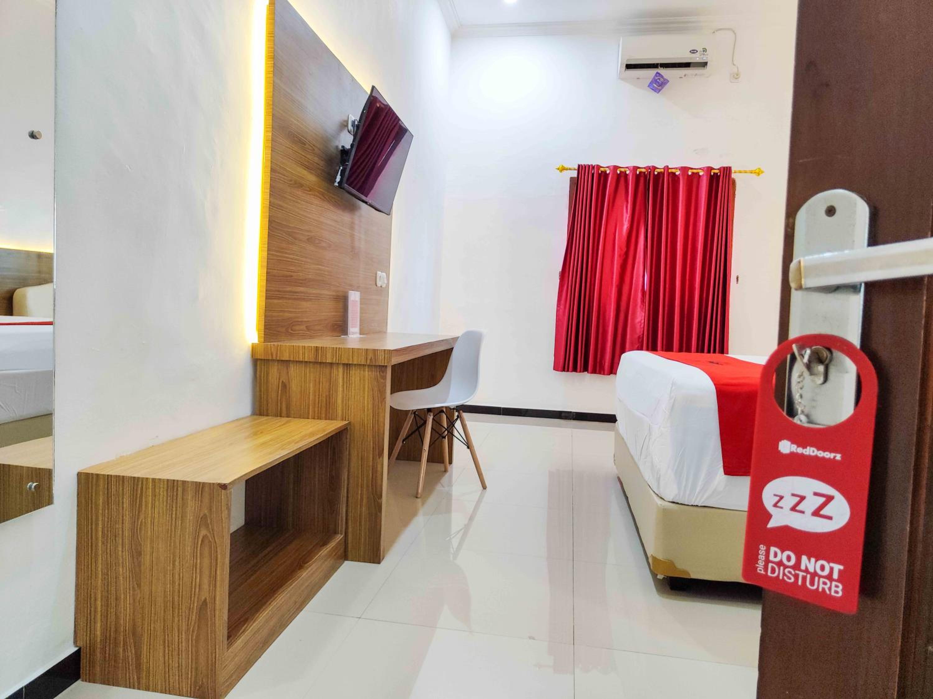 Deluxe Room - Photo 17