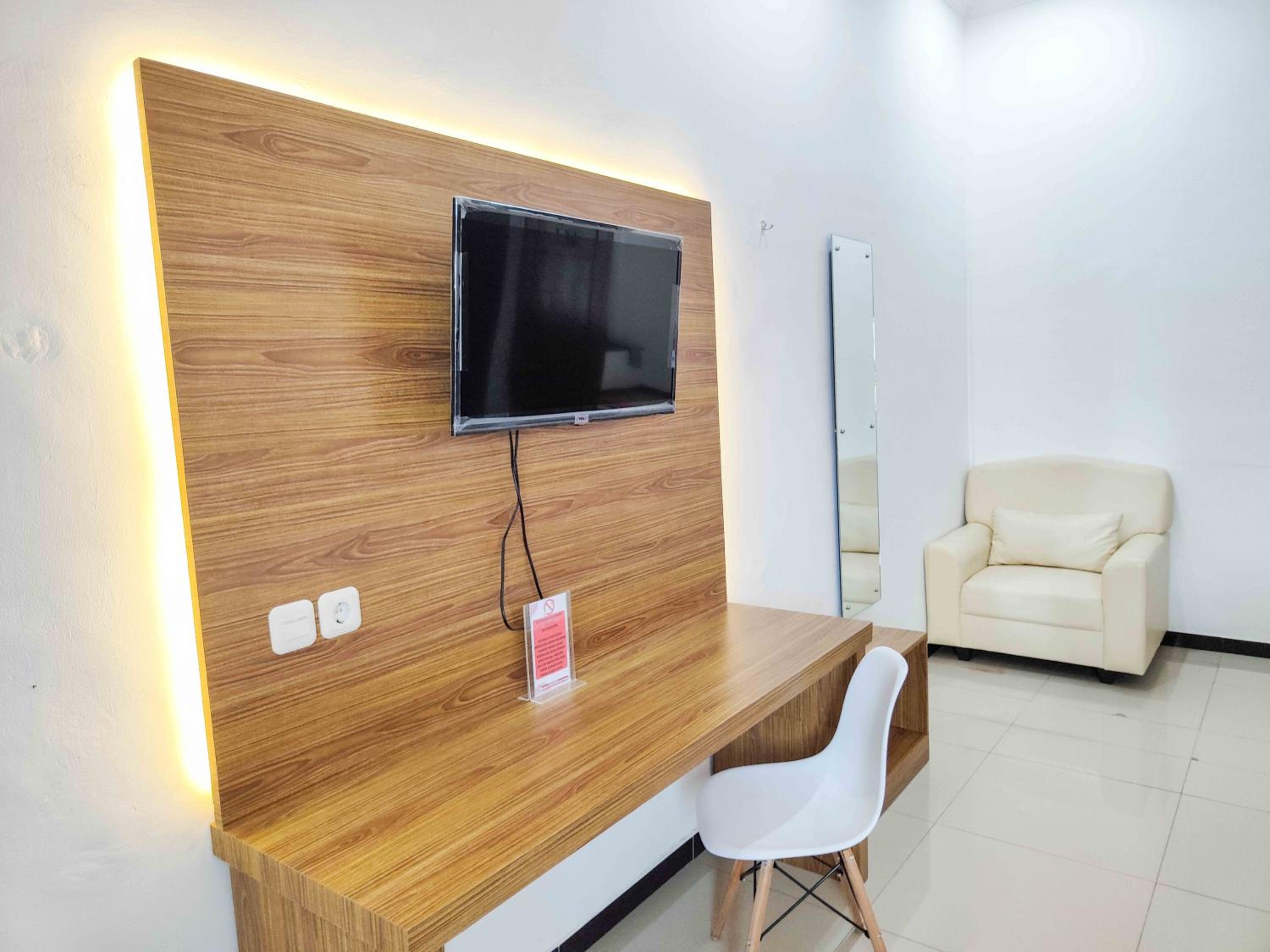 Family Room - Photo 9