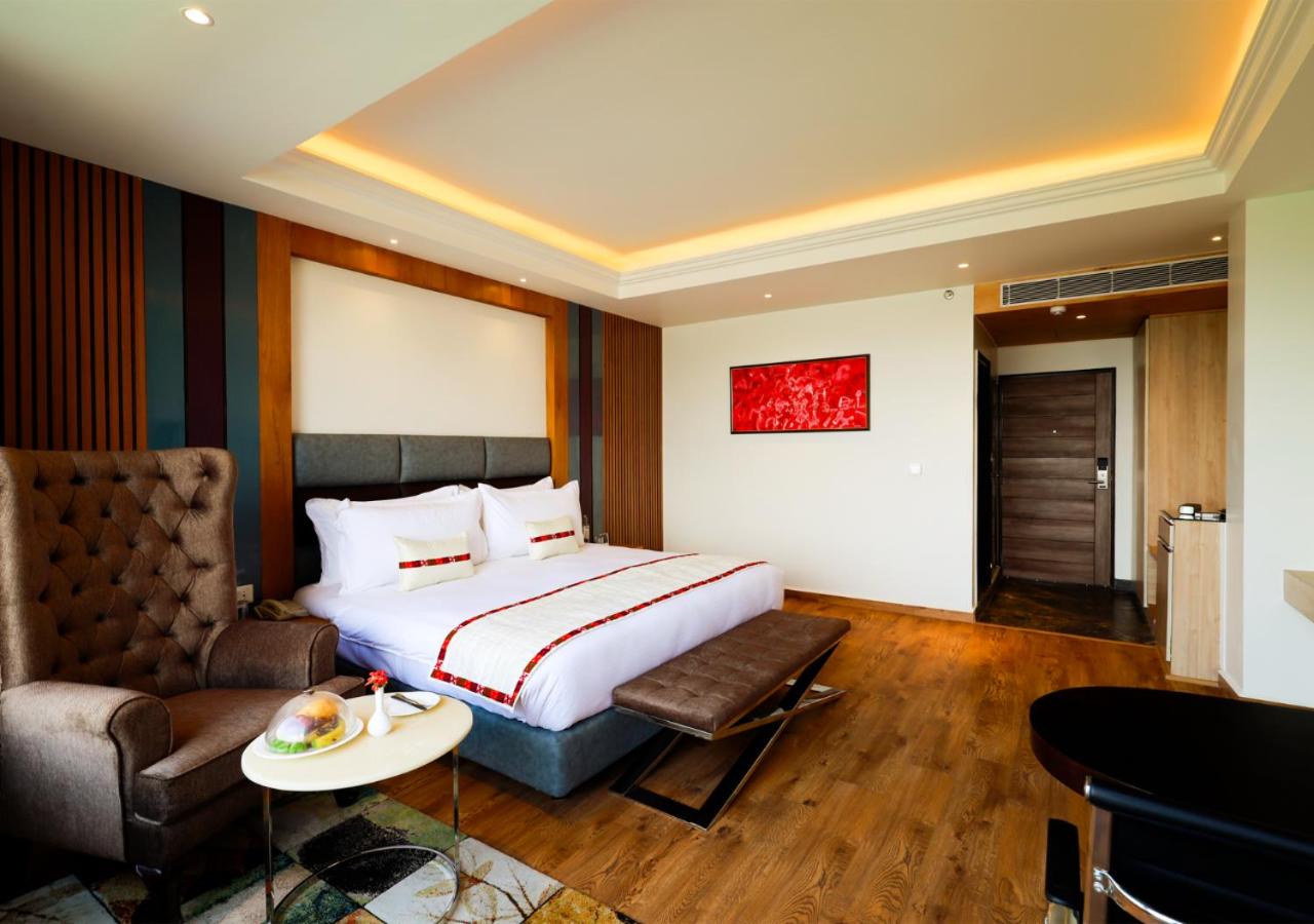 Deluxe Mountain View Room with Private Balcony photo 3