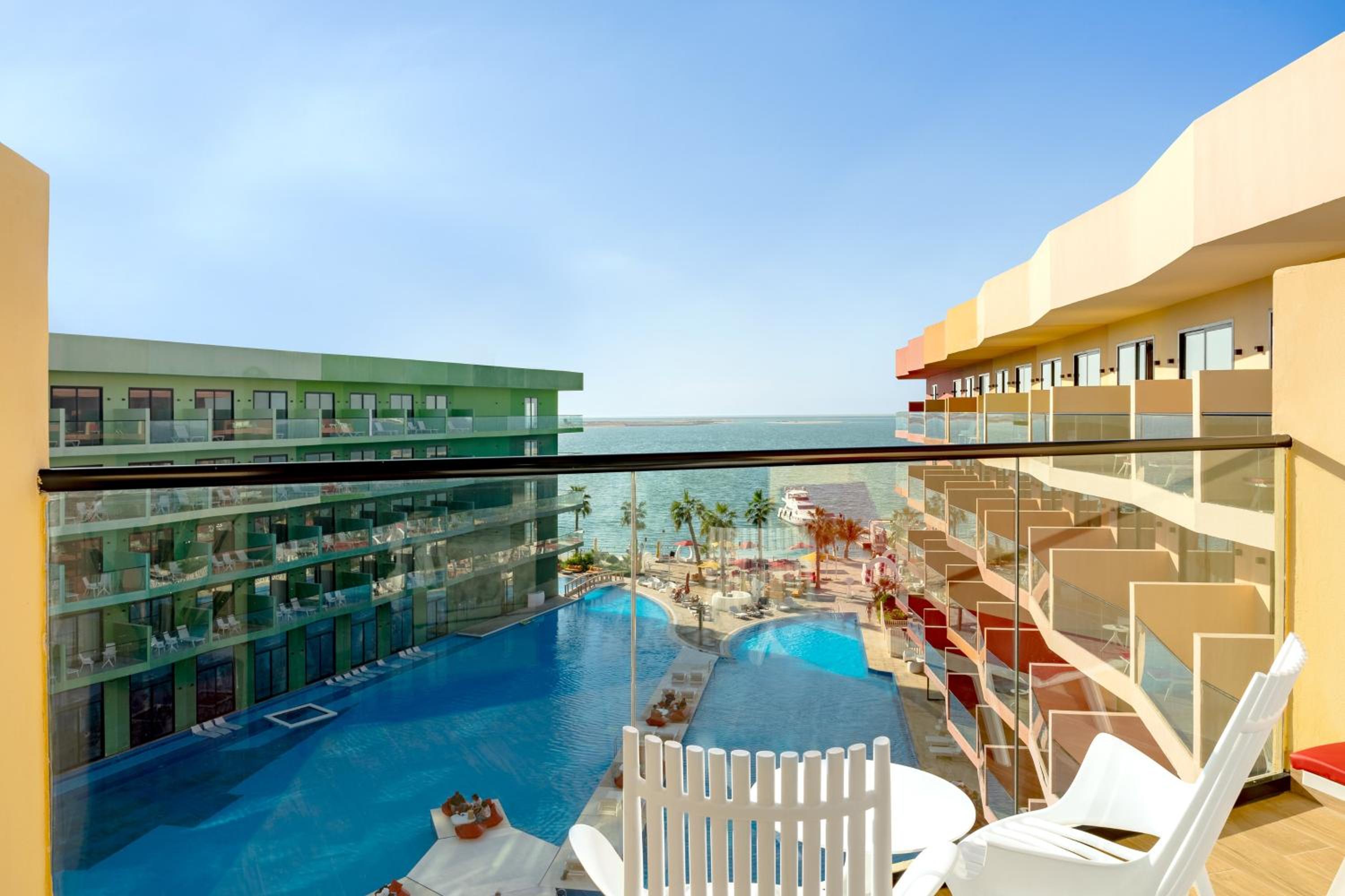 Premium Twin Room with Pool and Sea View photo 3