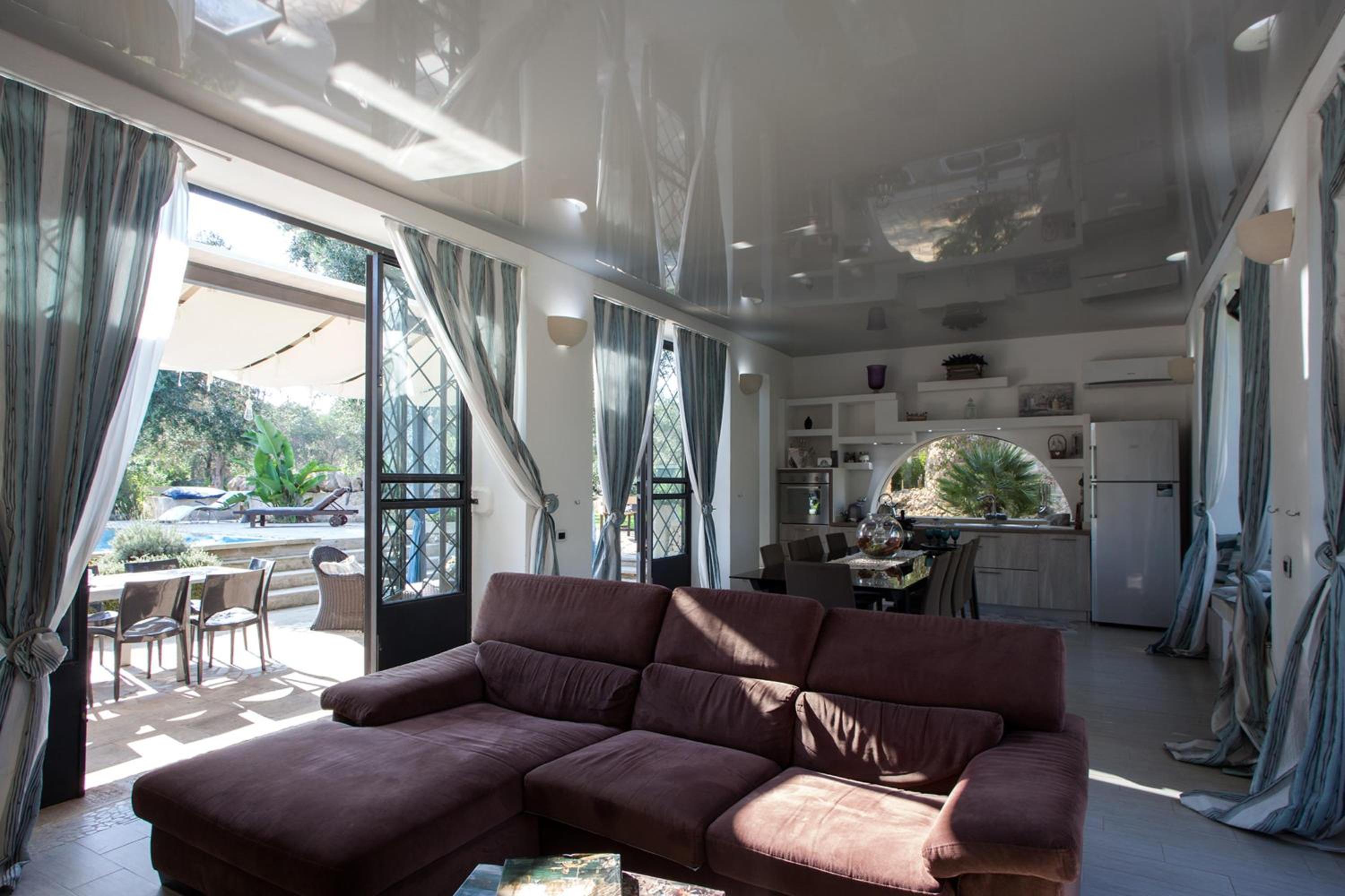 Villa photo 2