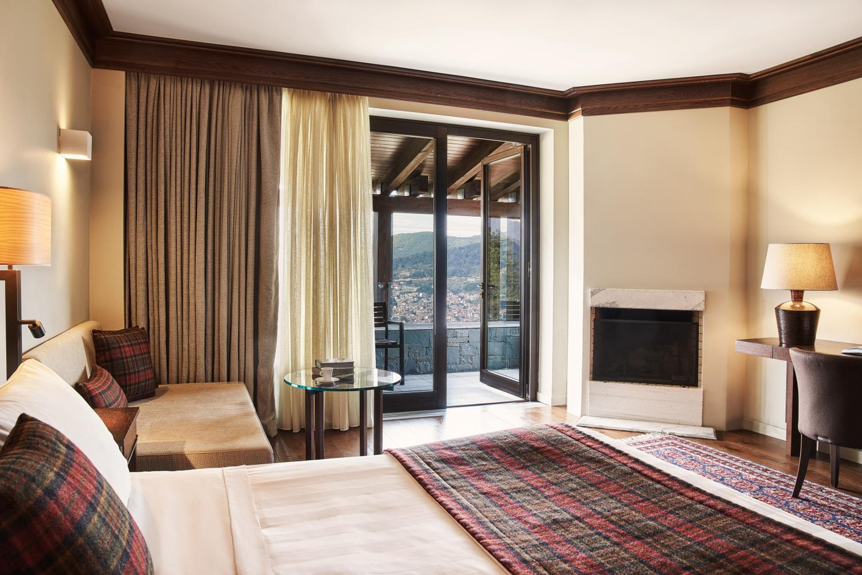 Panorama Suite with Mountain View photo 2
