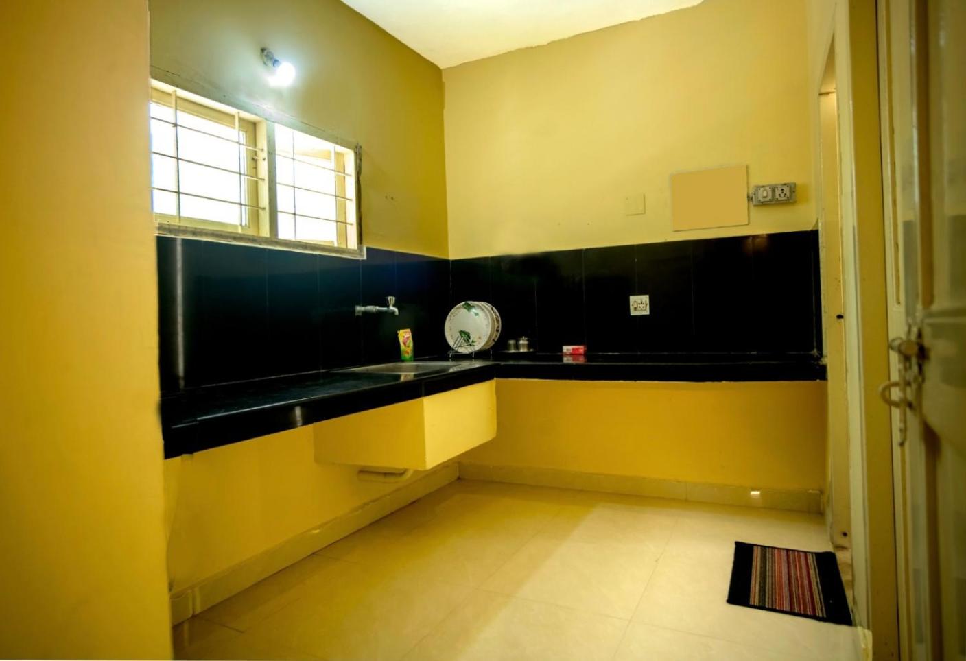 Three-Bedroom House photo 3