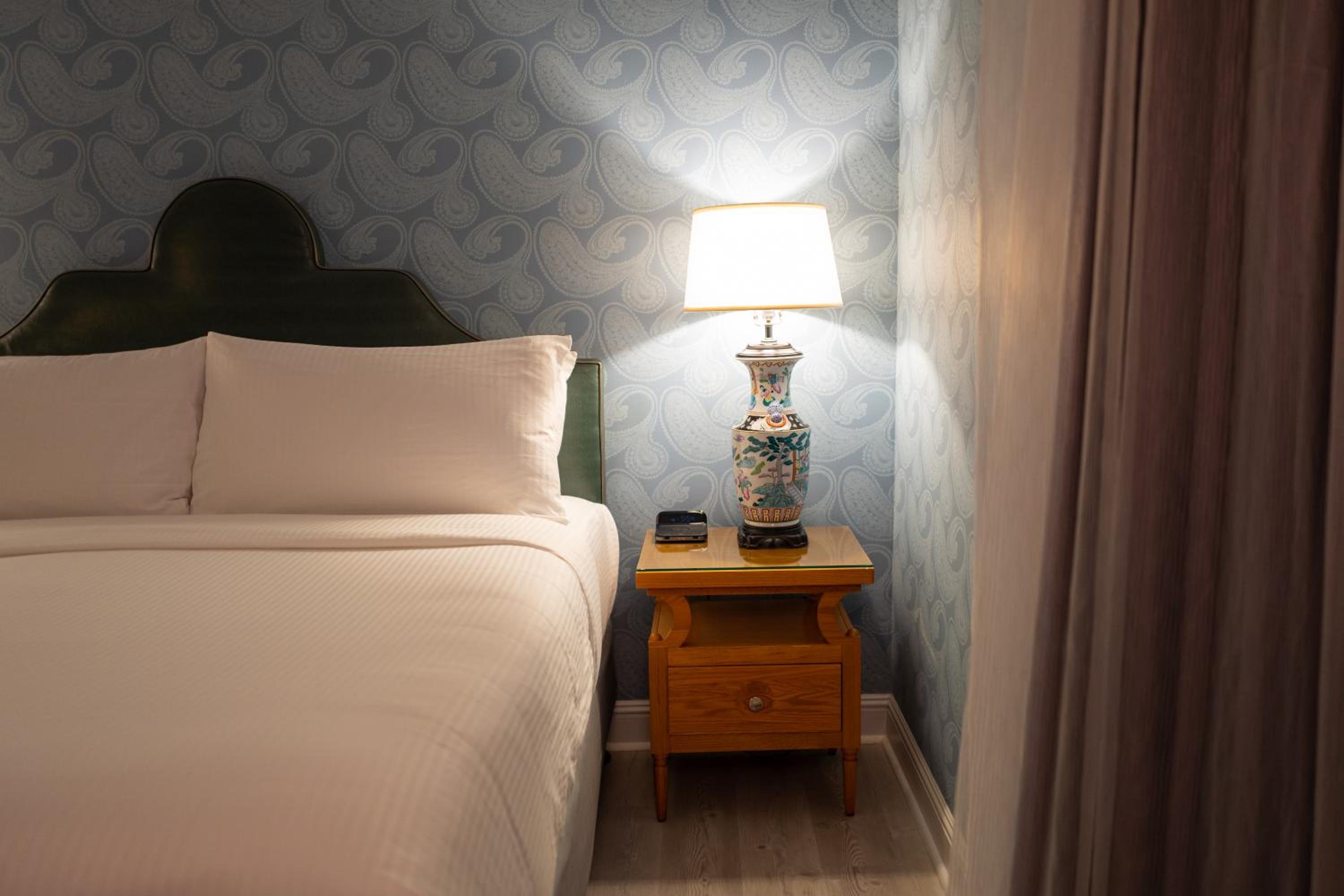 Deluxe King Room photo 1