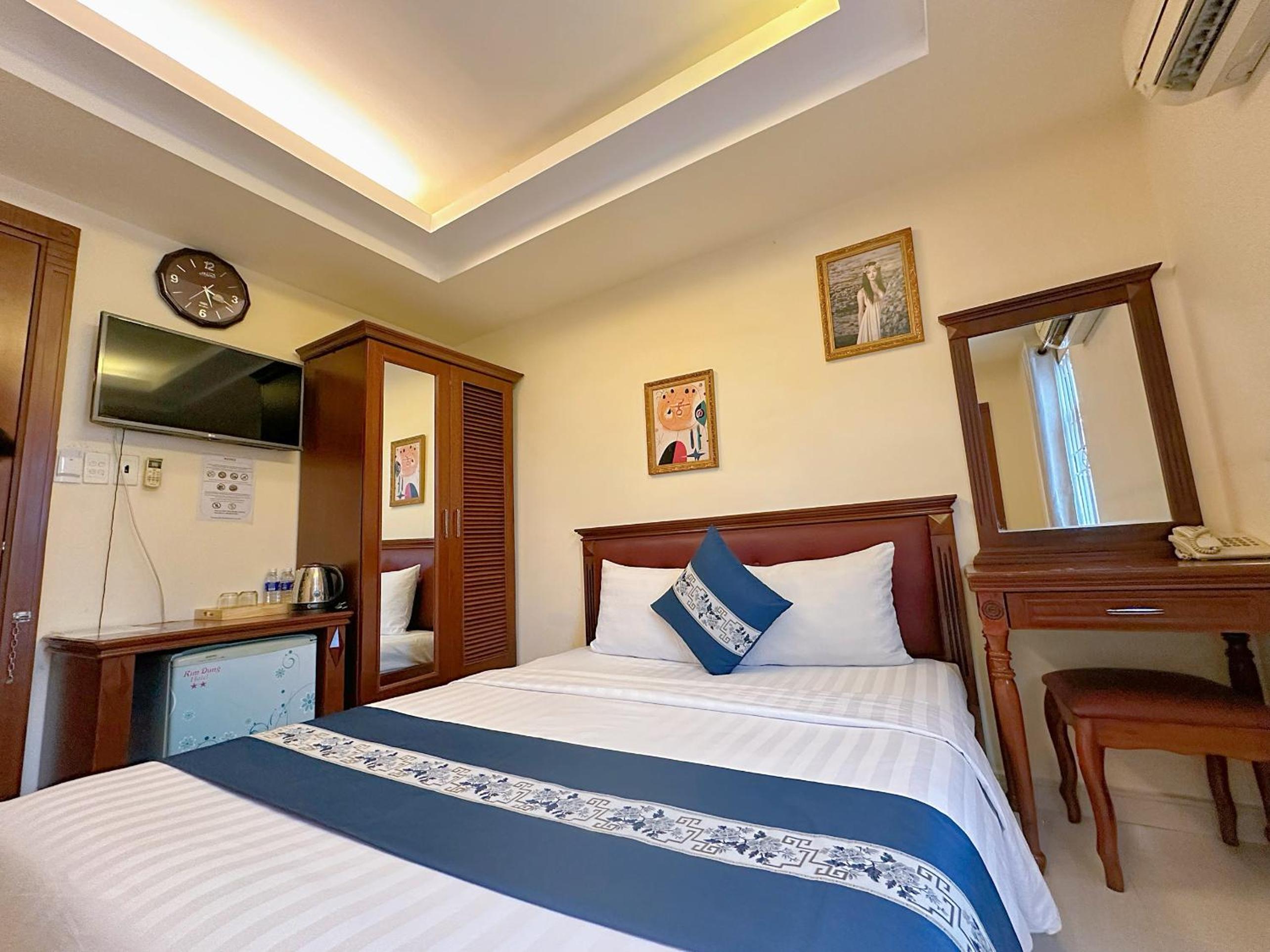 Standard Queen Room