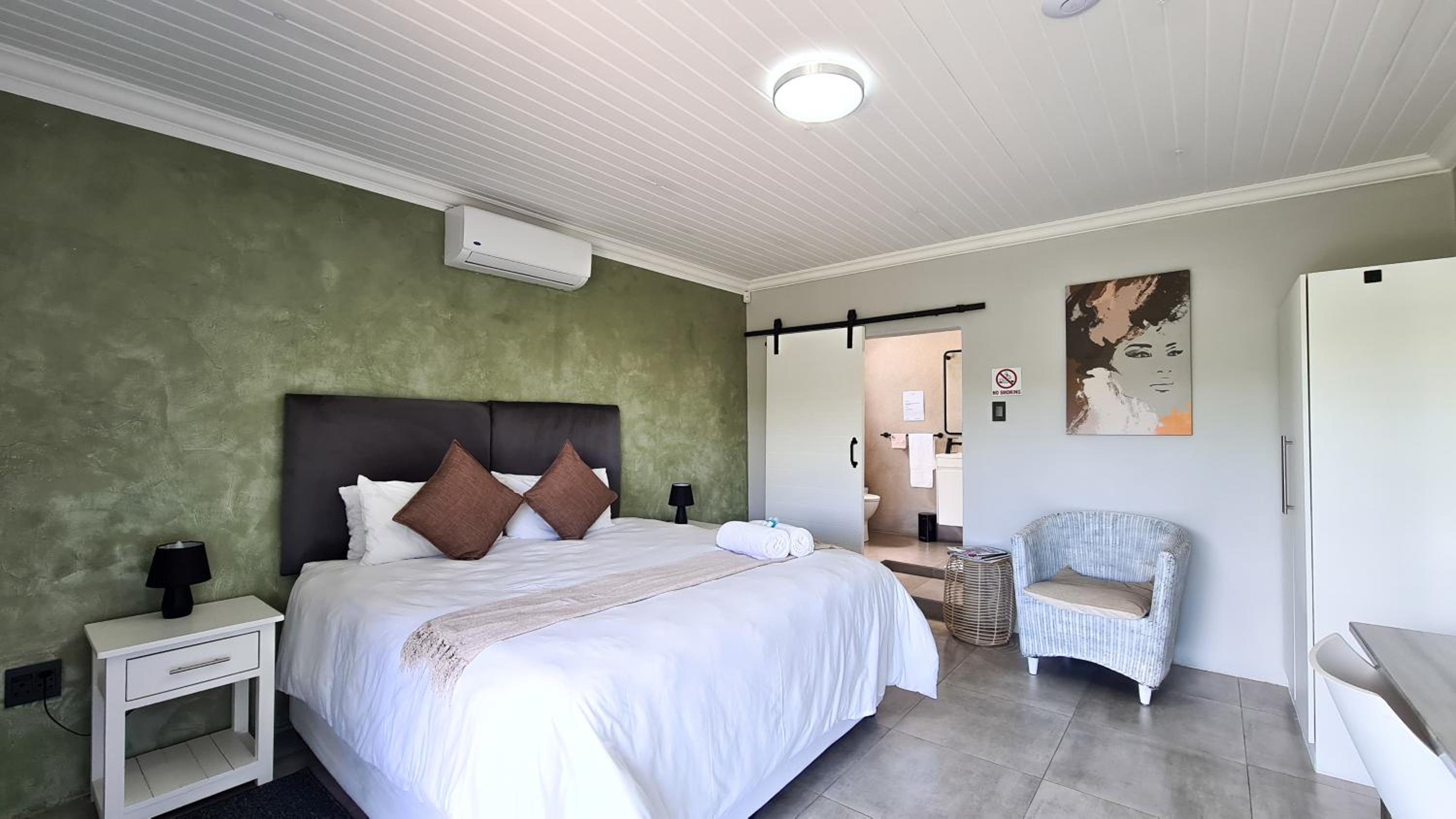 King Room with Garden View - Photo 10