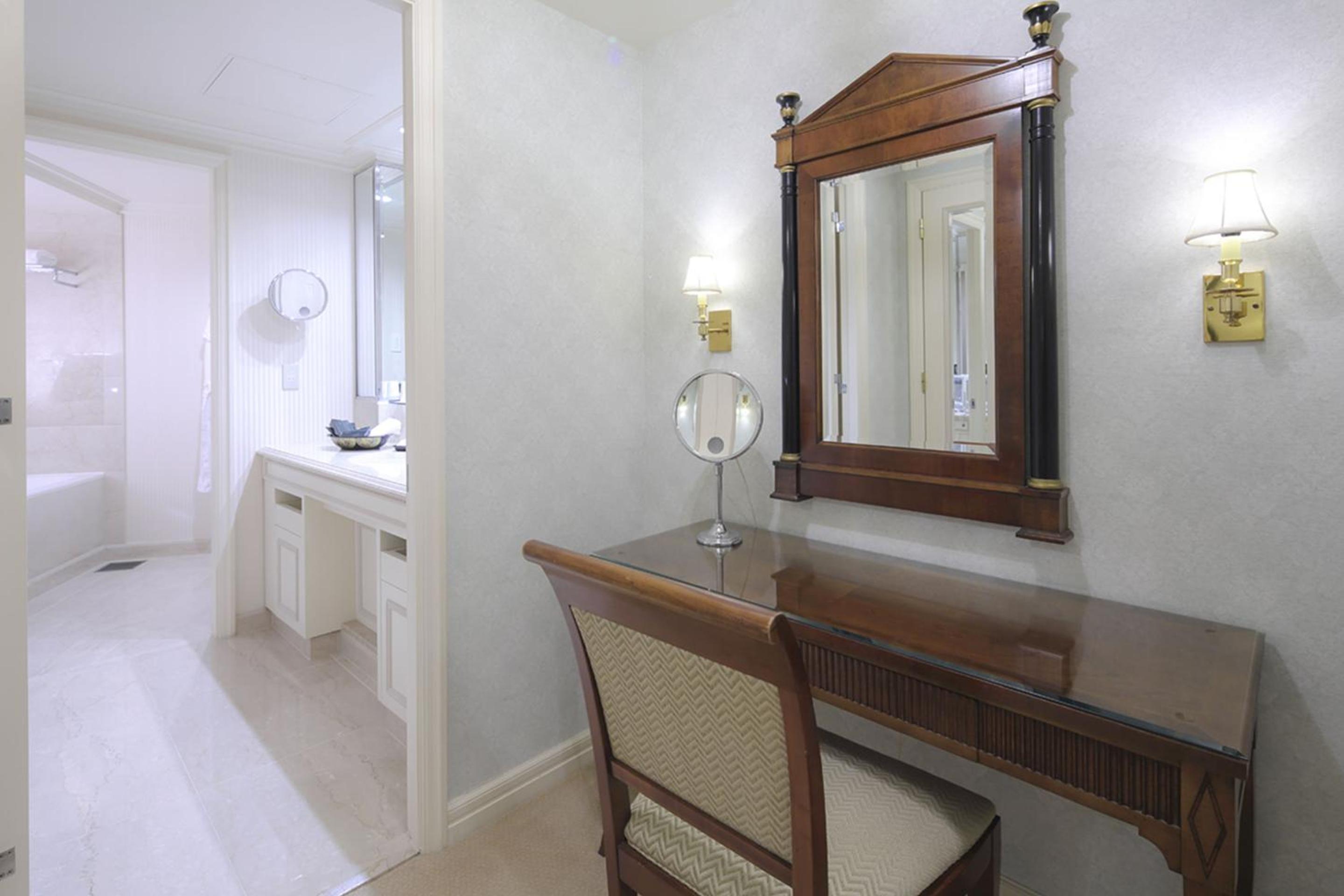 Deluxe King Room With City View And Spa Access