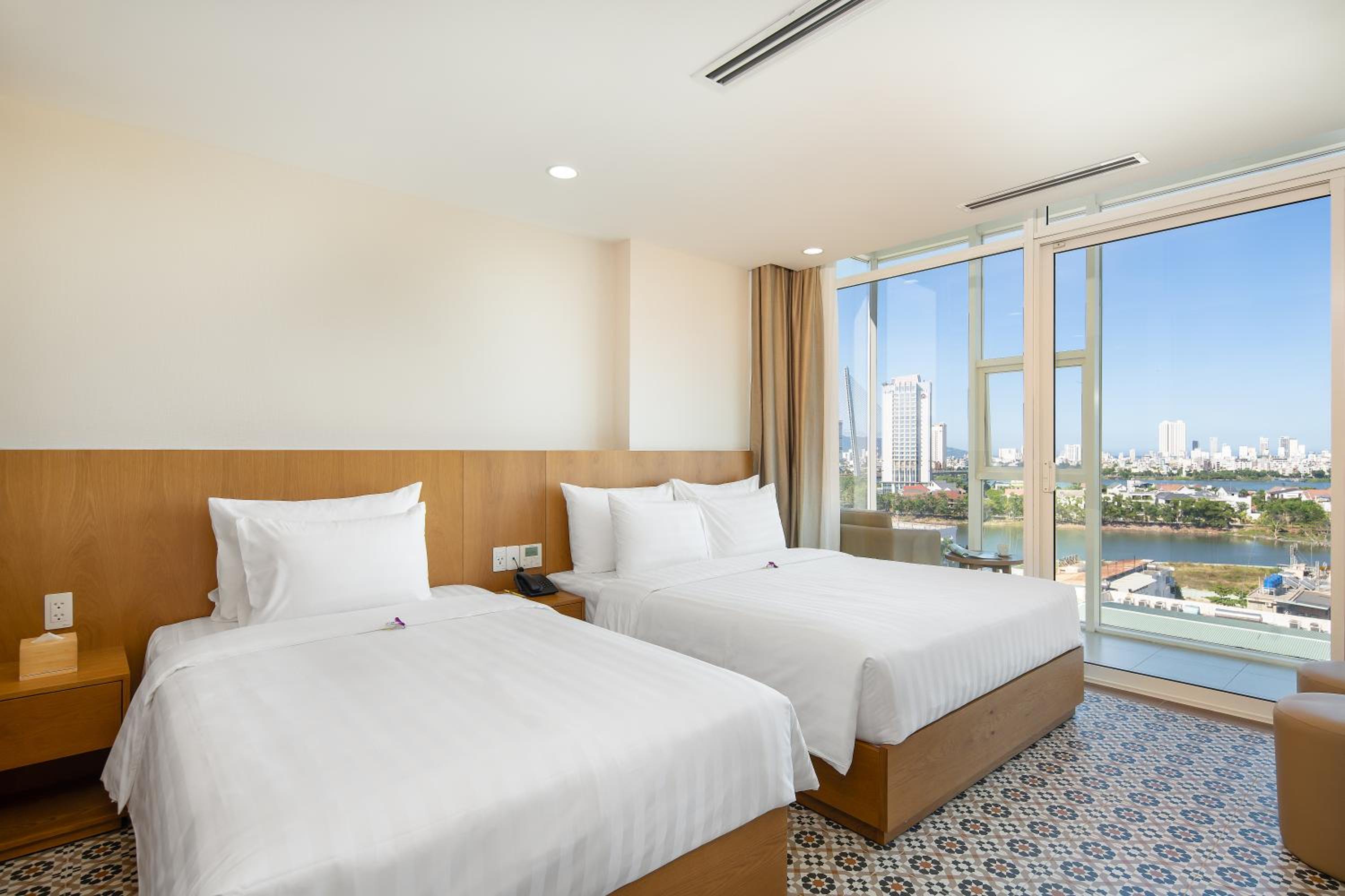 Studio Triple Room with Balcony and Han River view - Photo 1