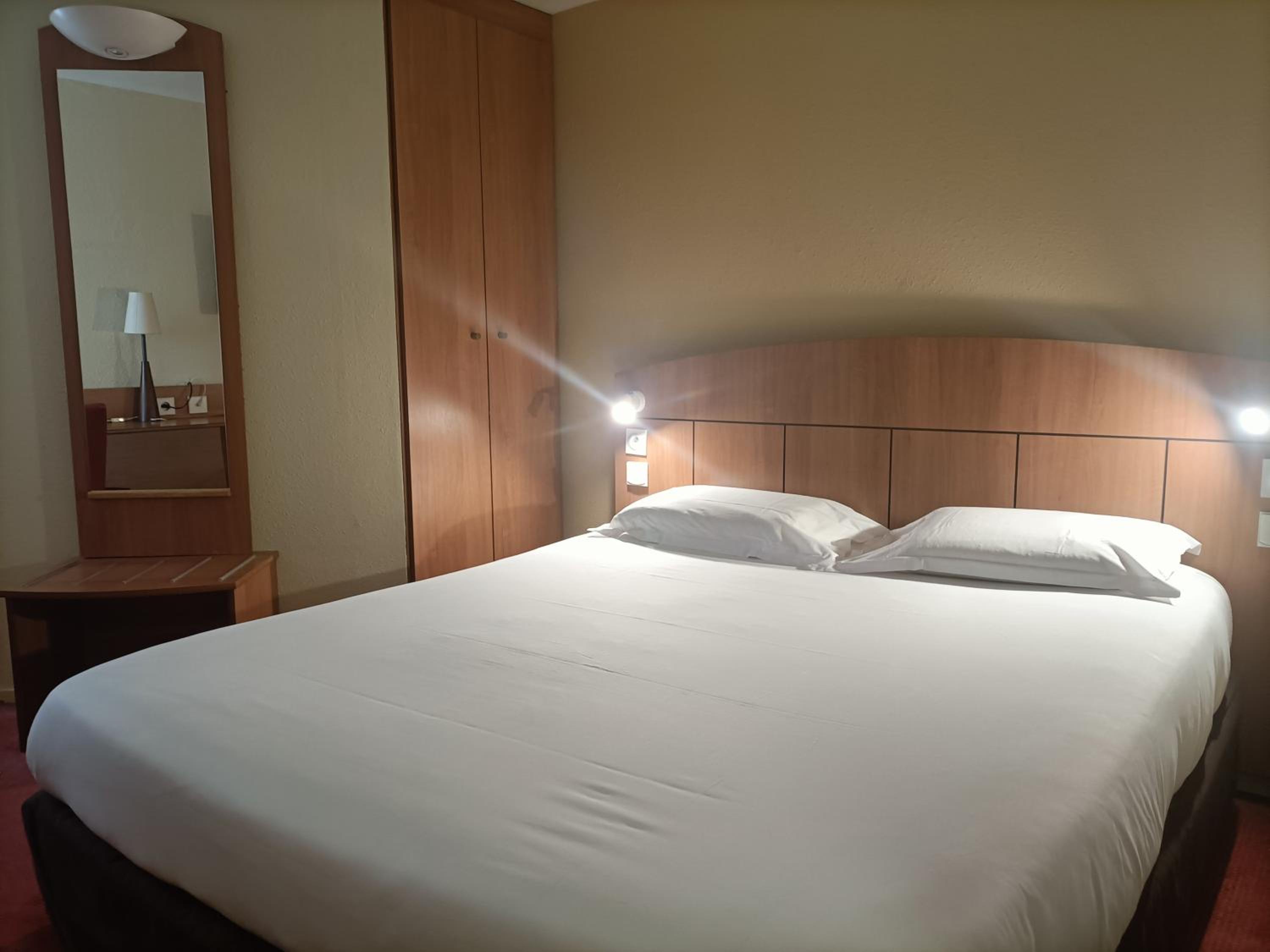 Double Room with One Double Bed - Photo 8