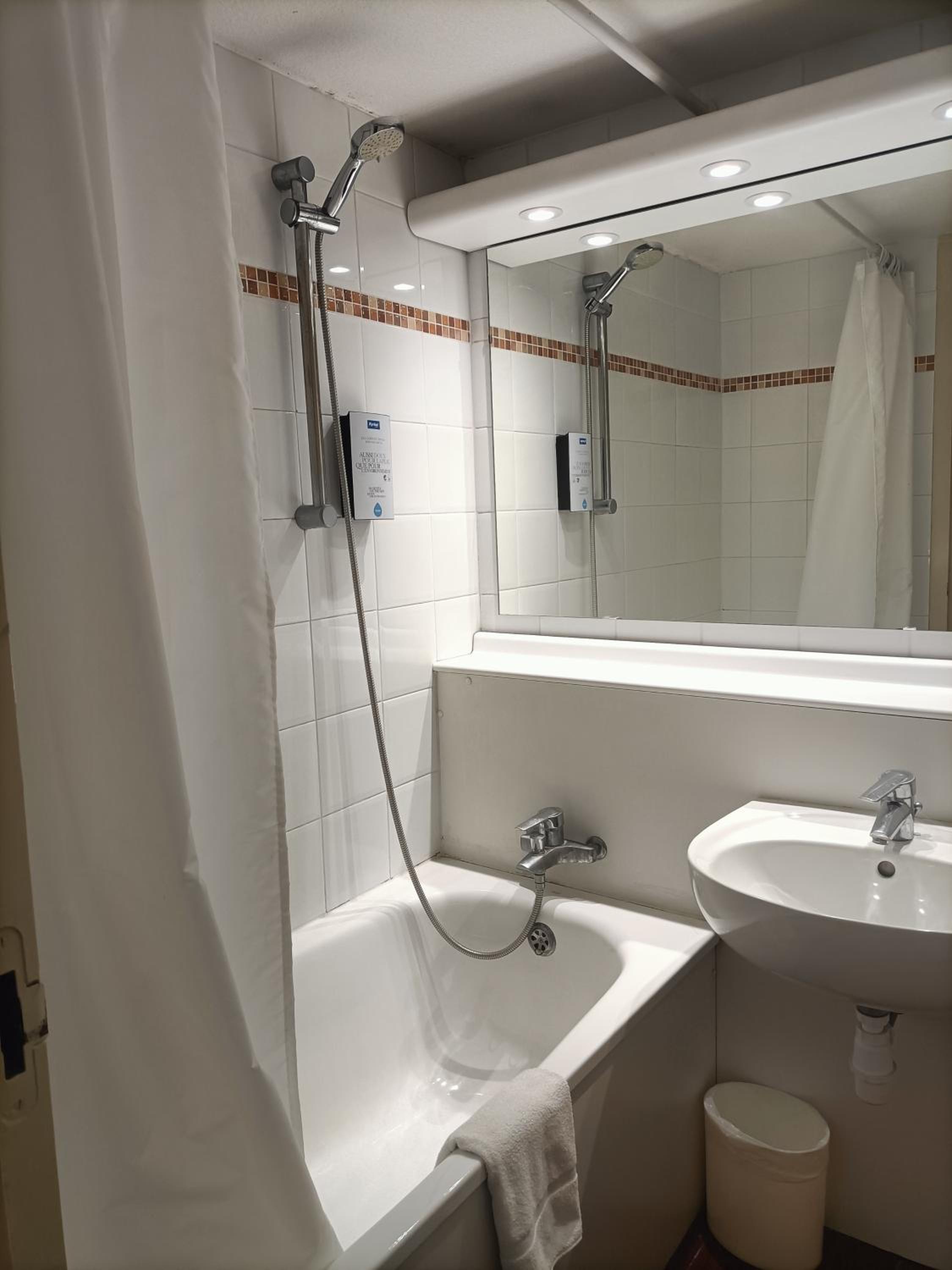 Double Room with One Double Bed - Photo 6