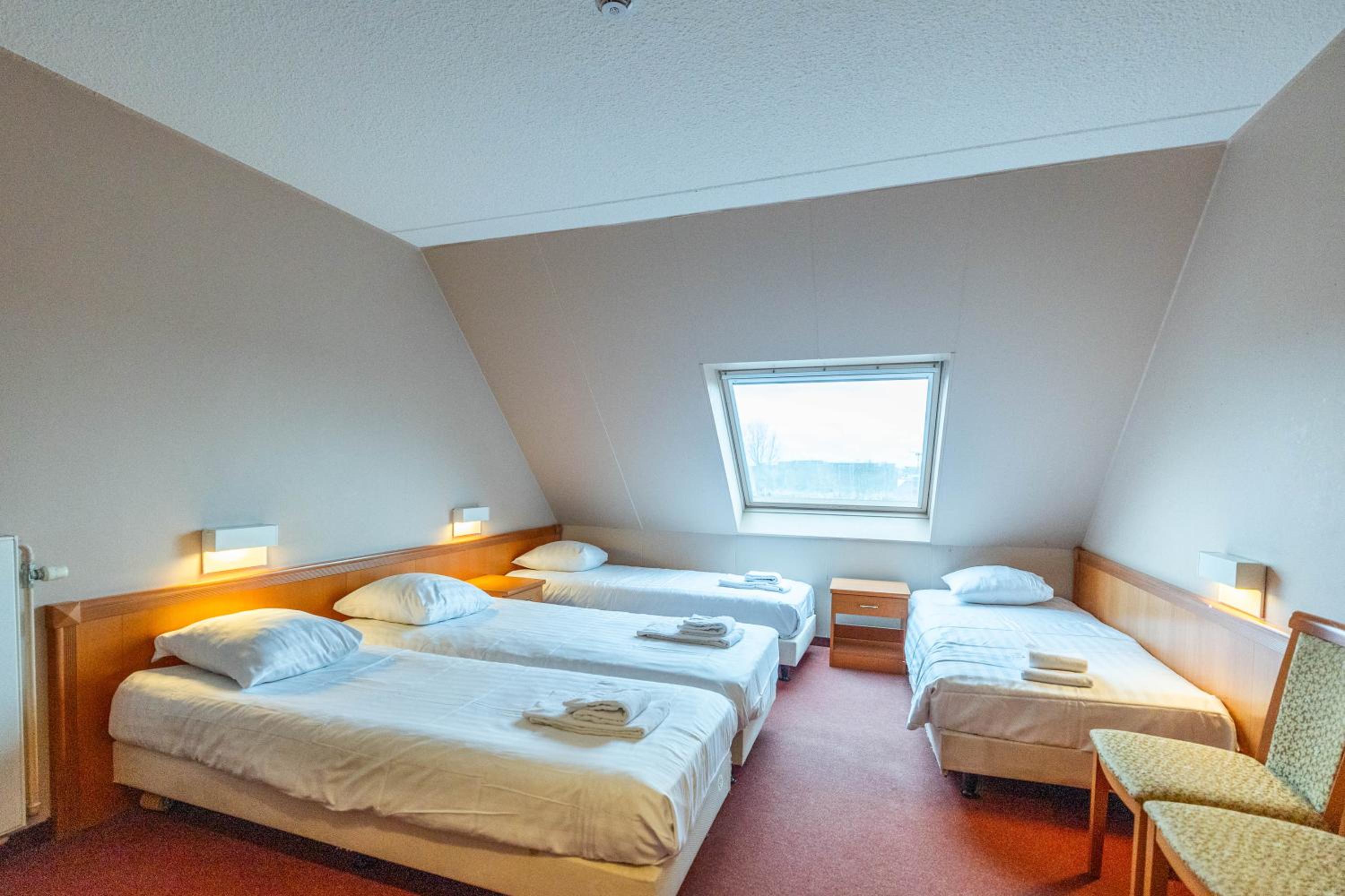 Superior Family Room photo 1