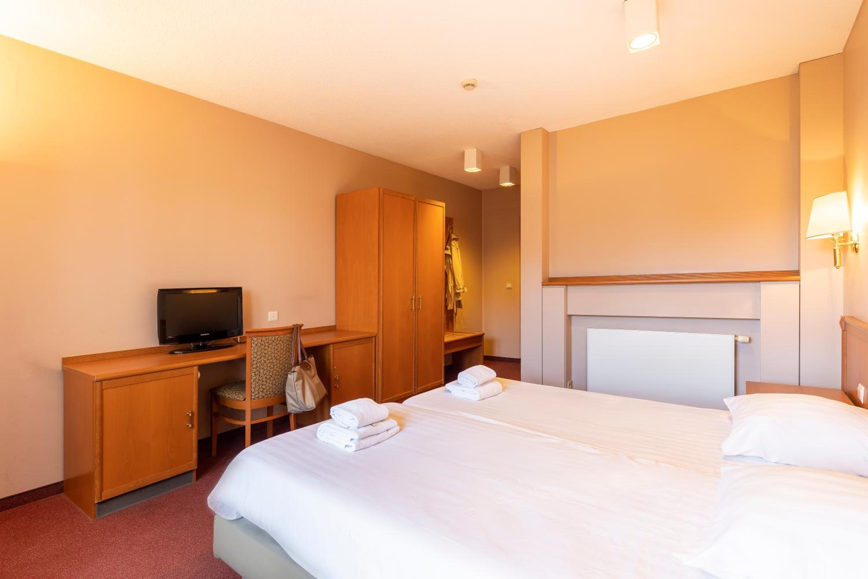 Standard Twin Room photo 3
