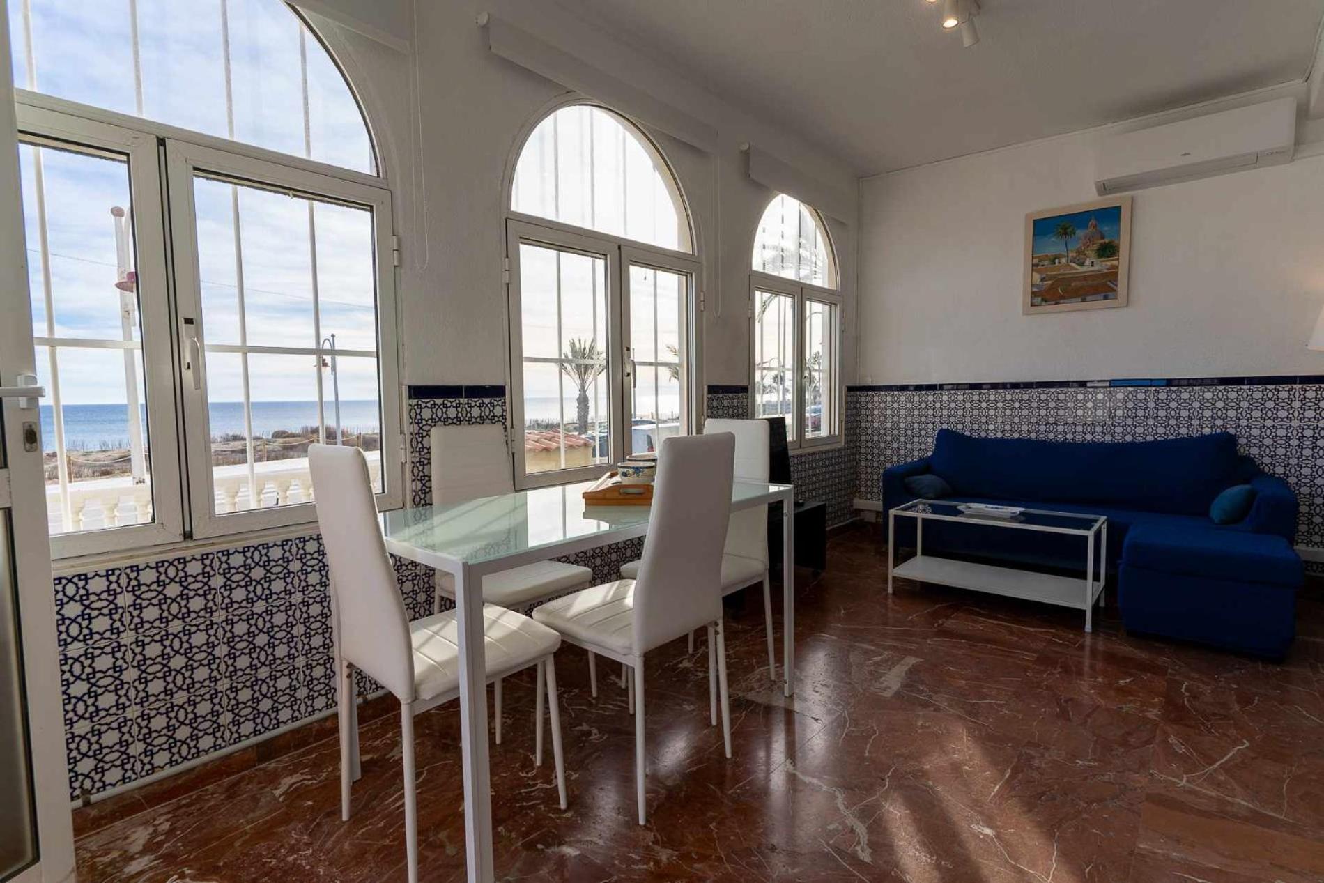 Casa adosada de tres habitaciones