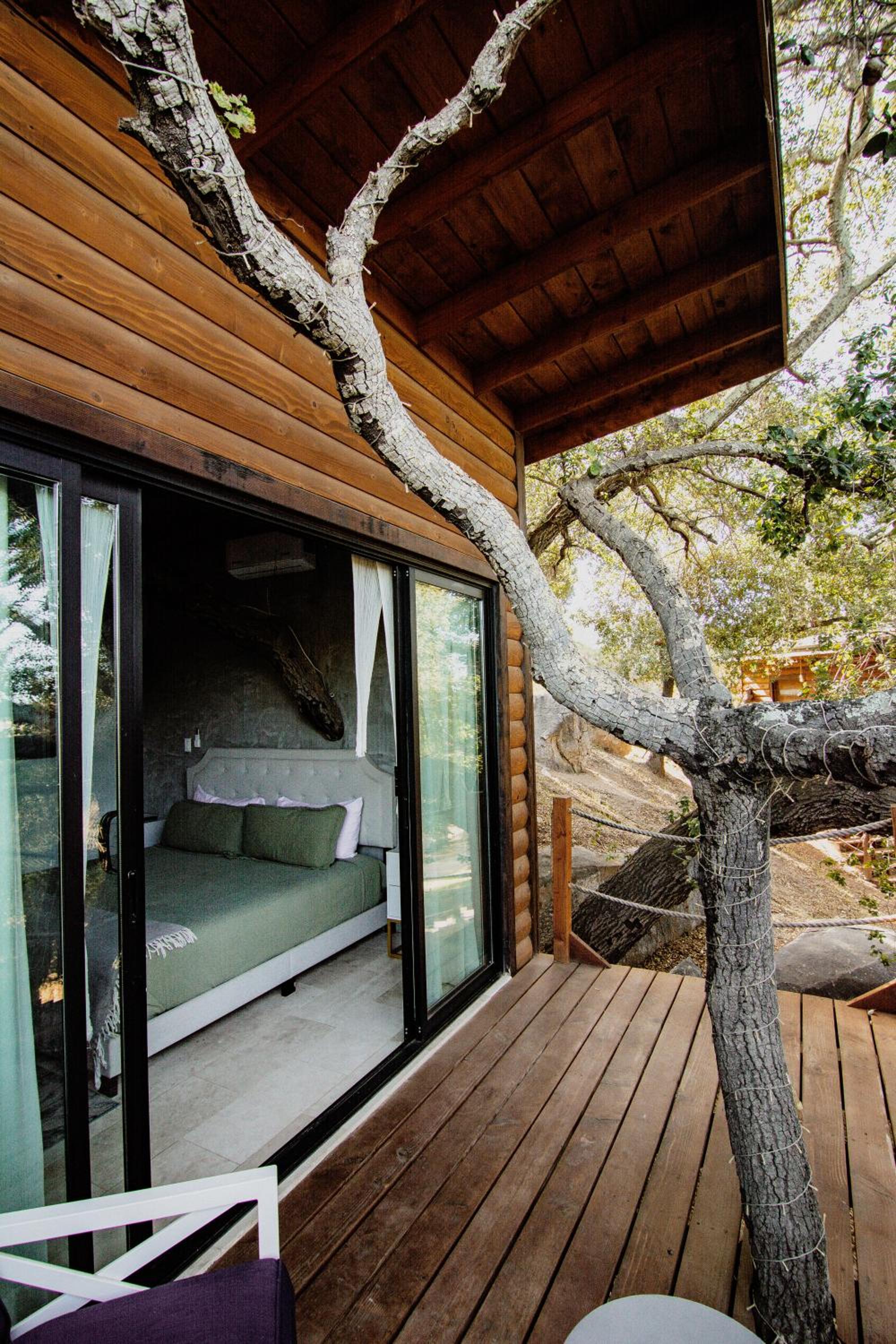 King Room with Balcony - Photo 13