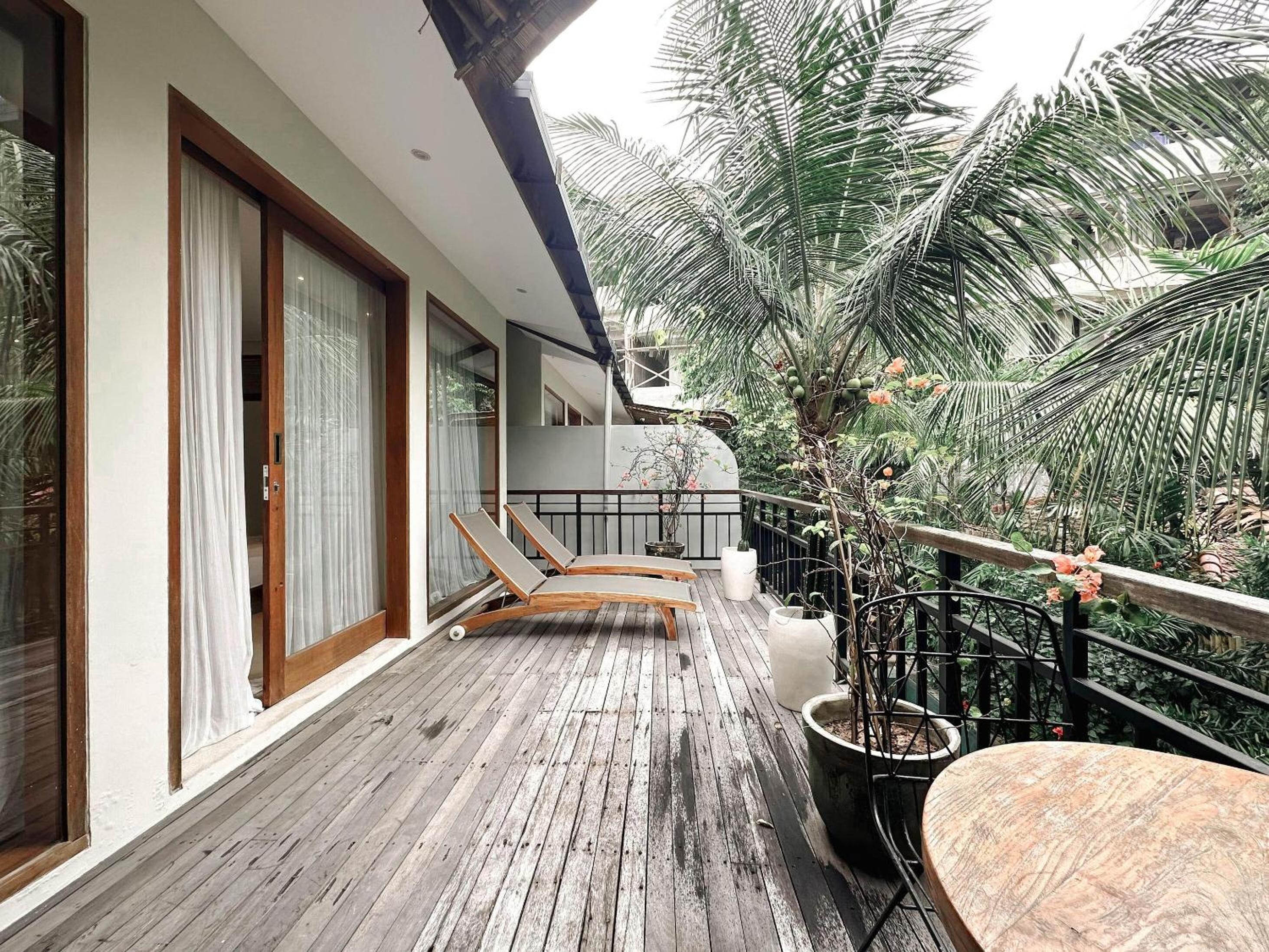Deluxe Teak Room with Balcony