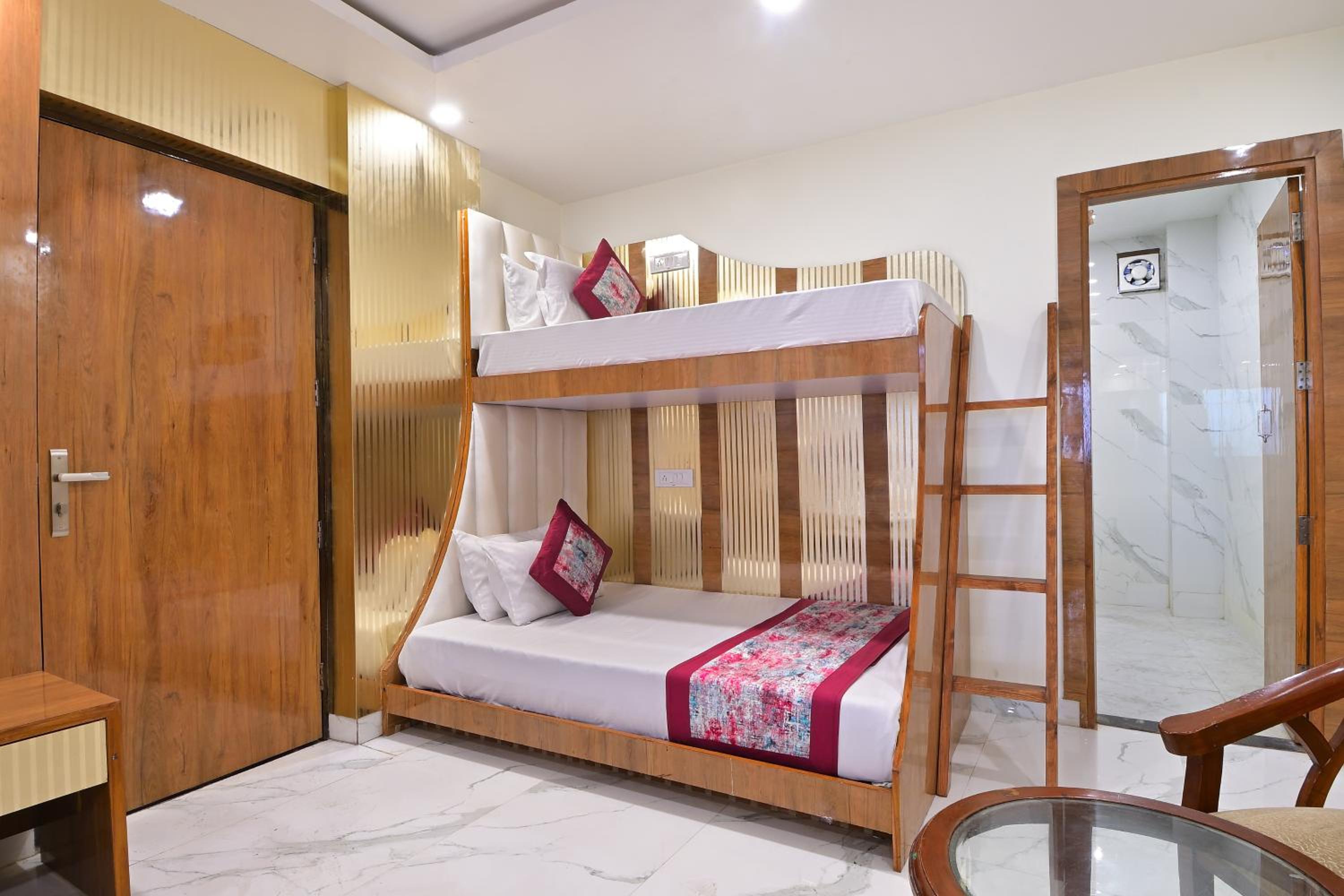 Deluxe Family Suite photo 2
