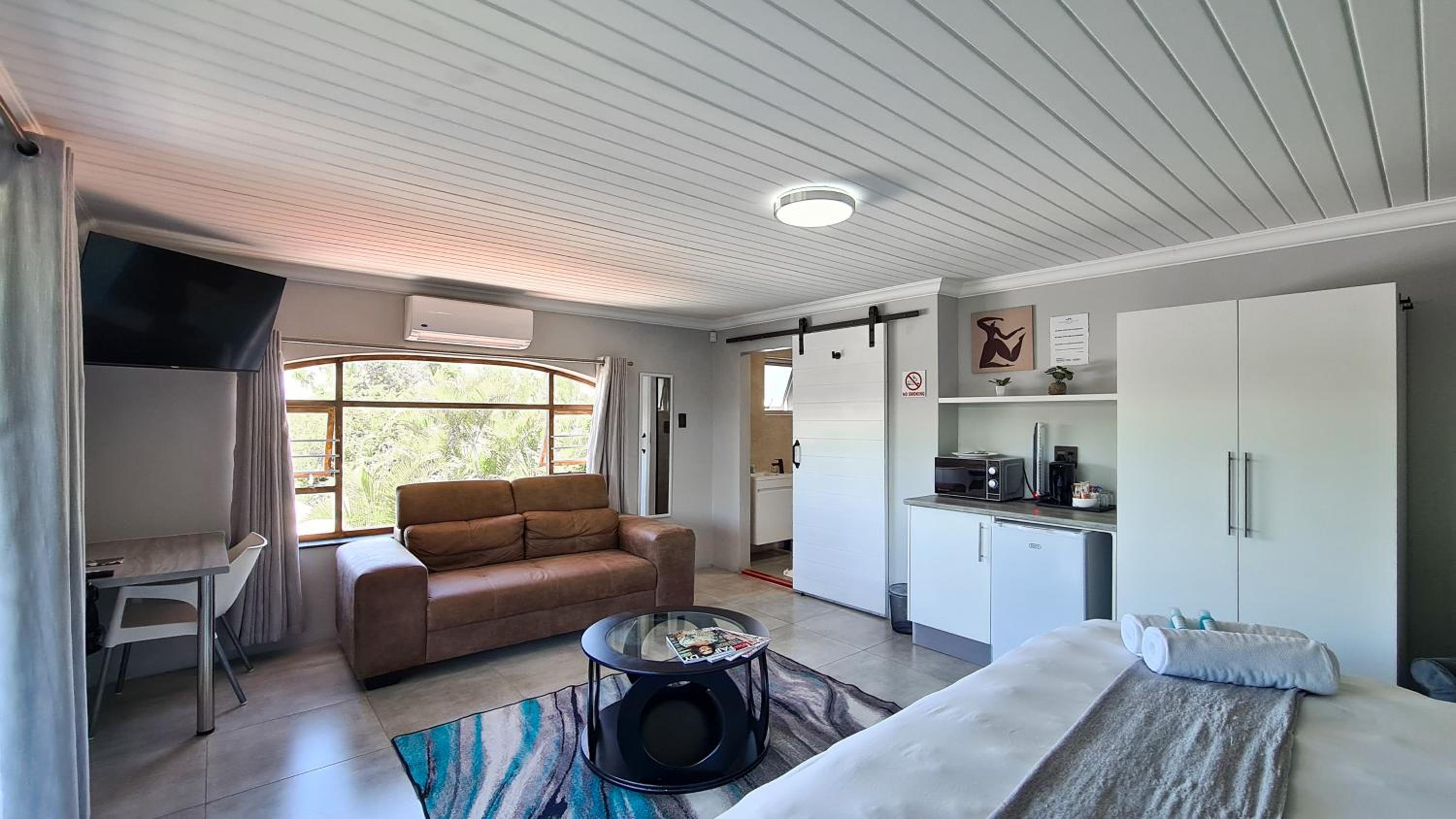 King Room with Garden View - Photo 9
