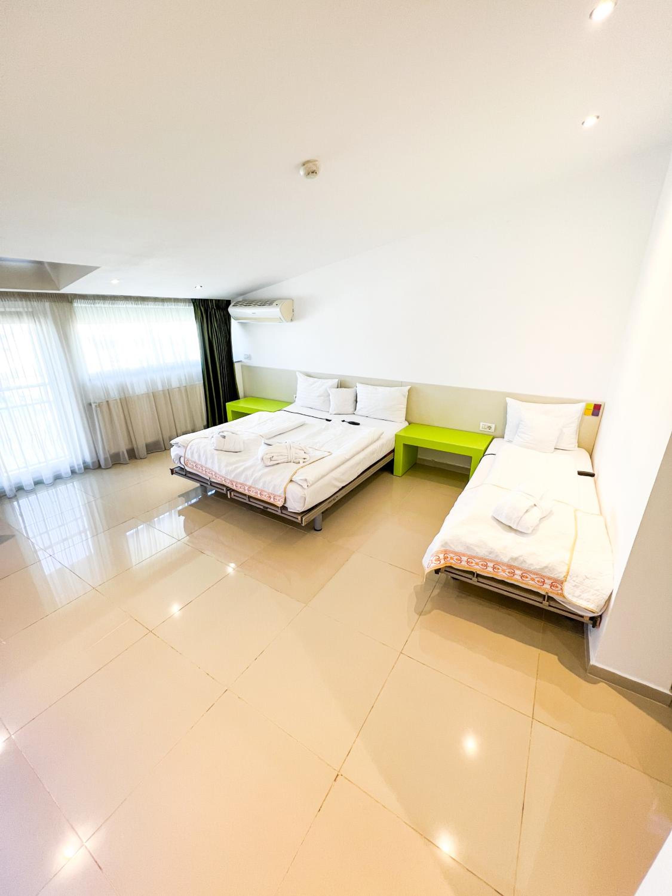 Budget Triple Room - Photo 28