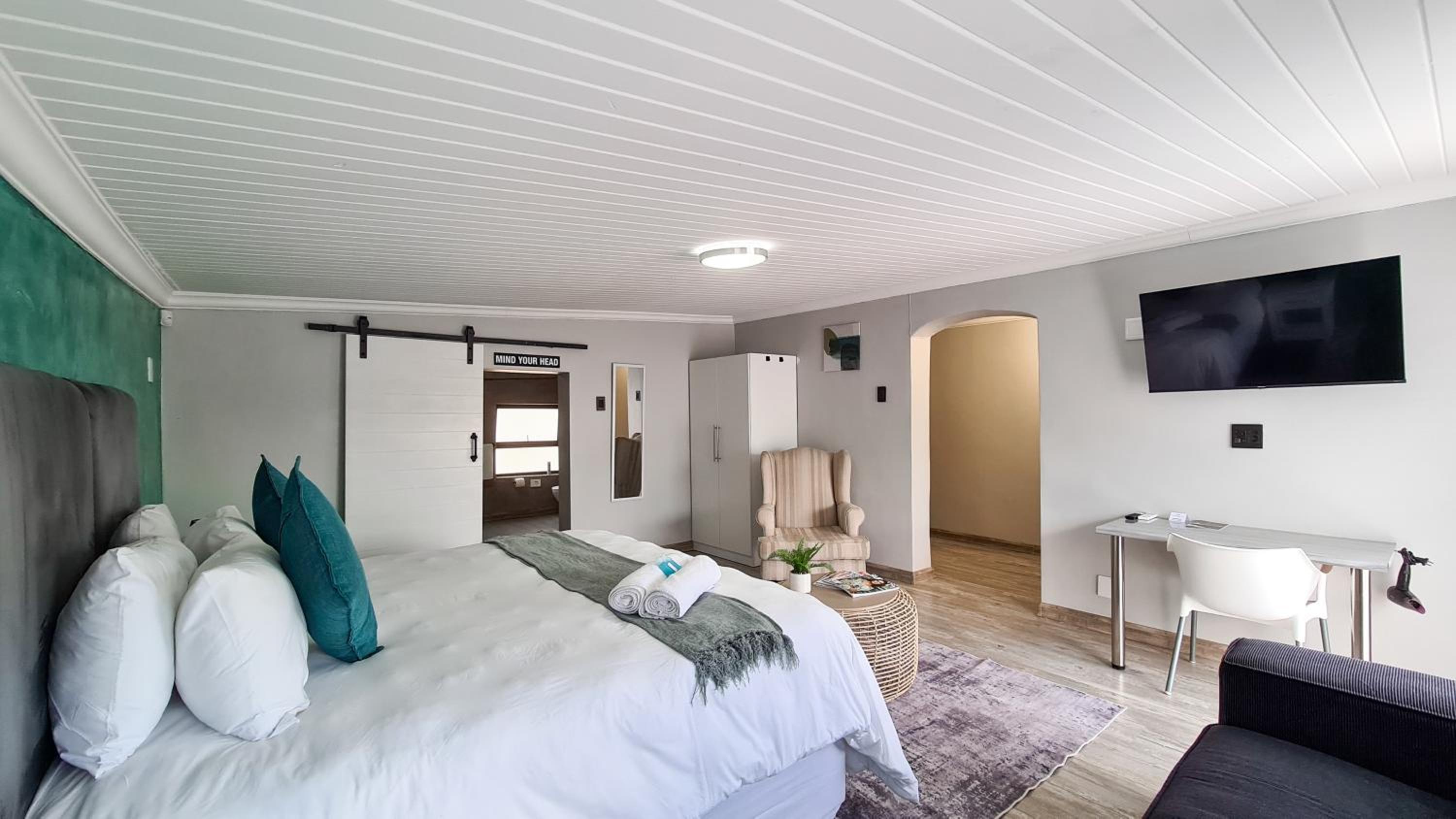Standard King Room - Photo 1