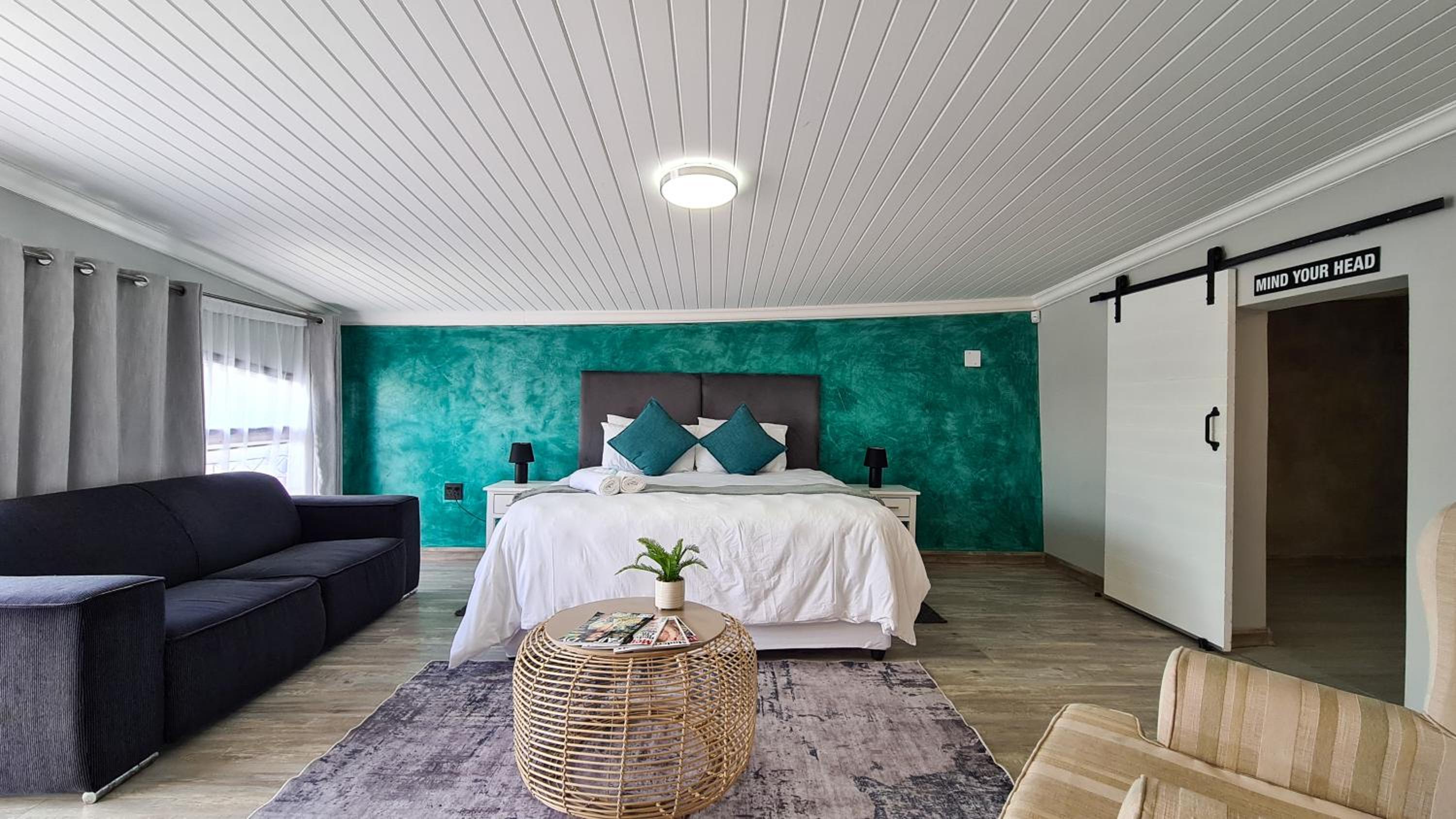 Standard King Room - Photo 4