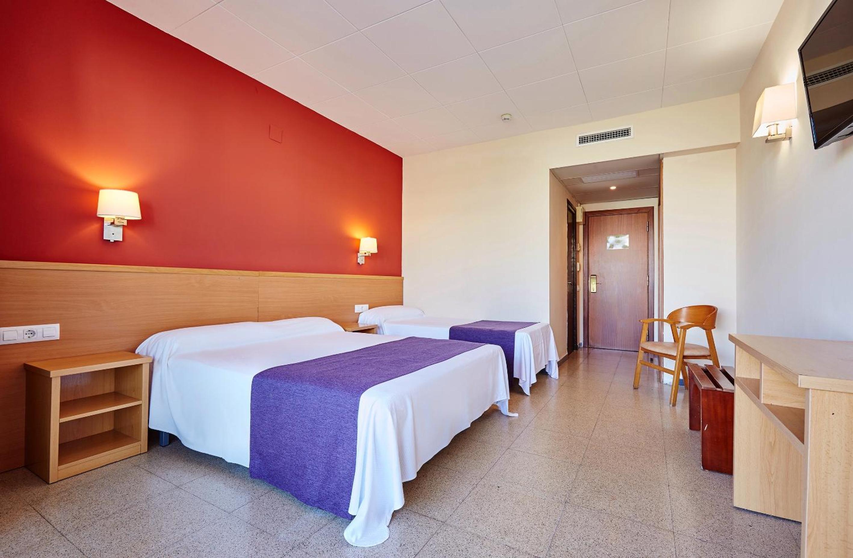 Habitación Doble Económica con Cama Extra (2 Adultos + 1 Niño)