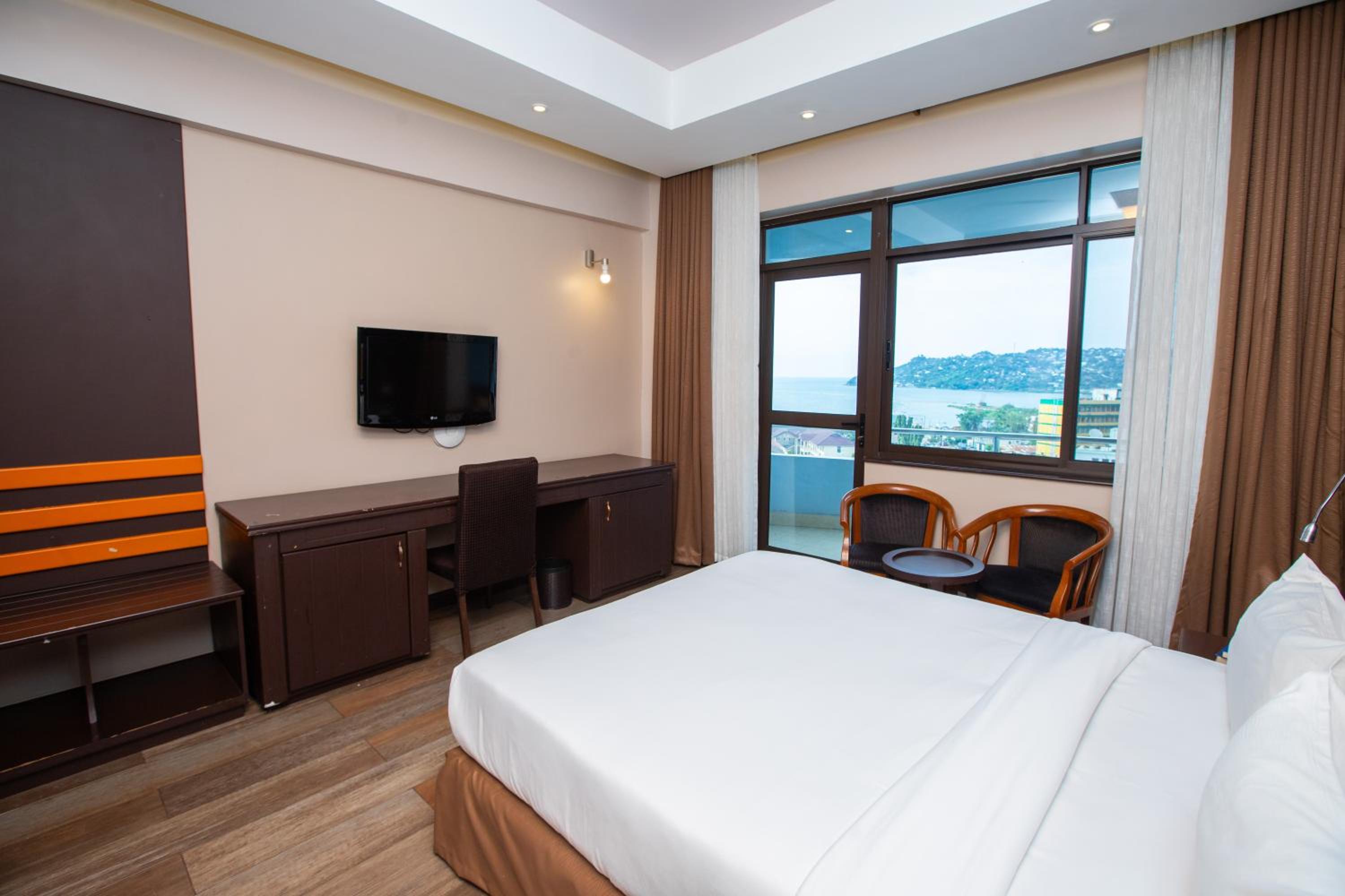 Lake View Single Room