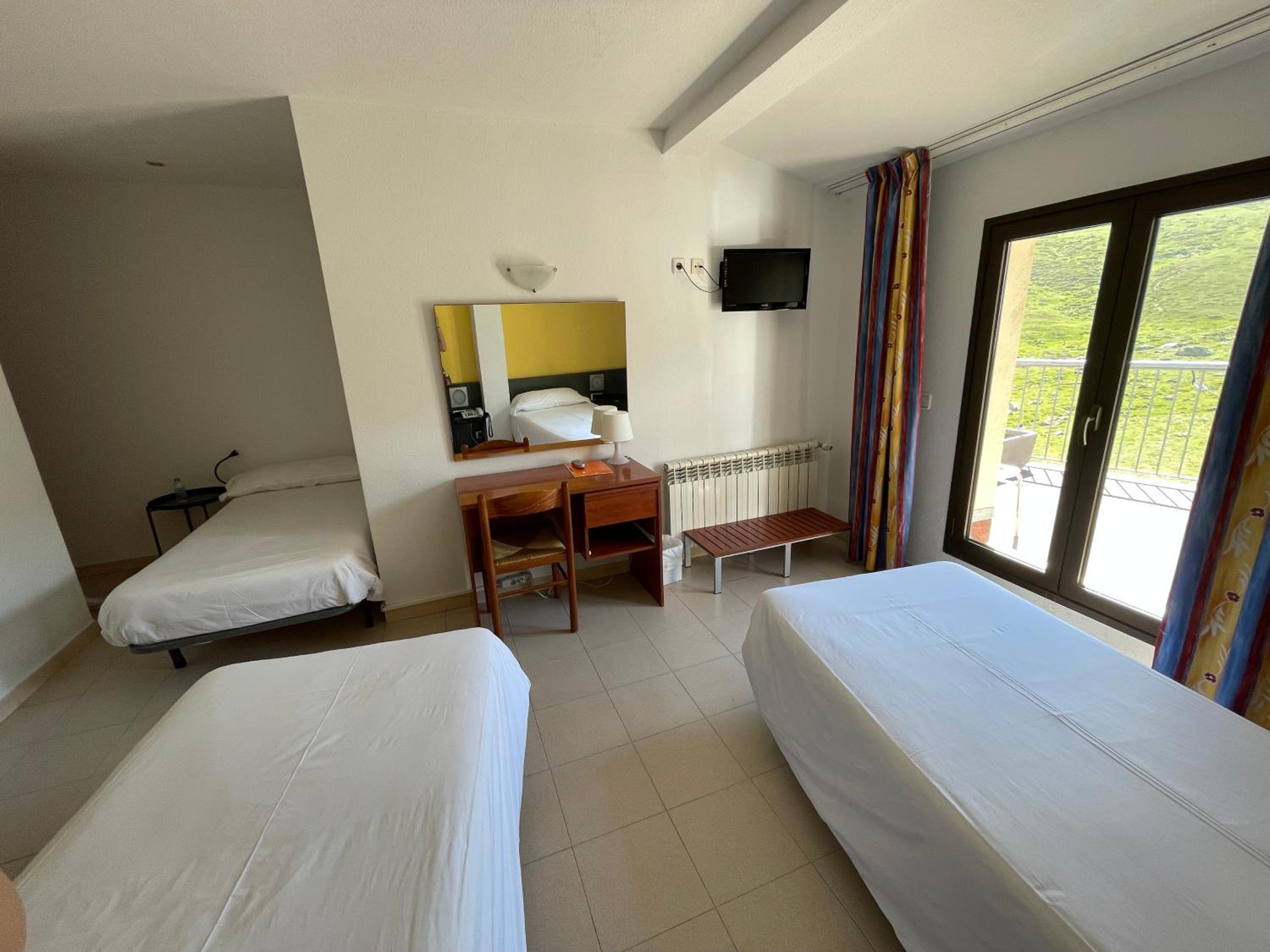 Quadruple Room (2 Adults + 2 Children)