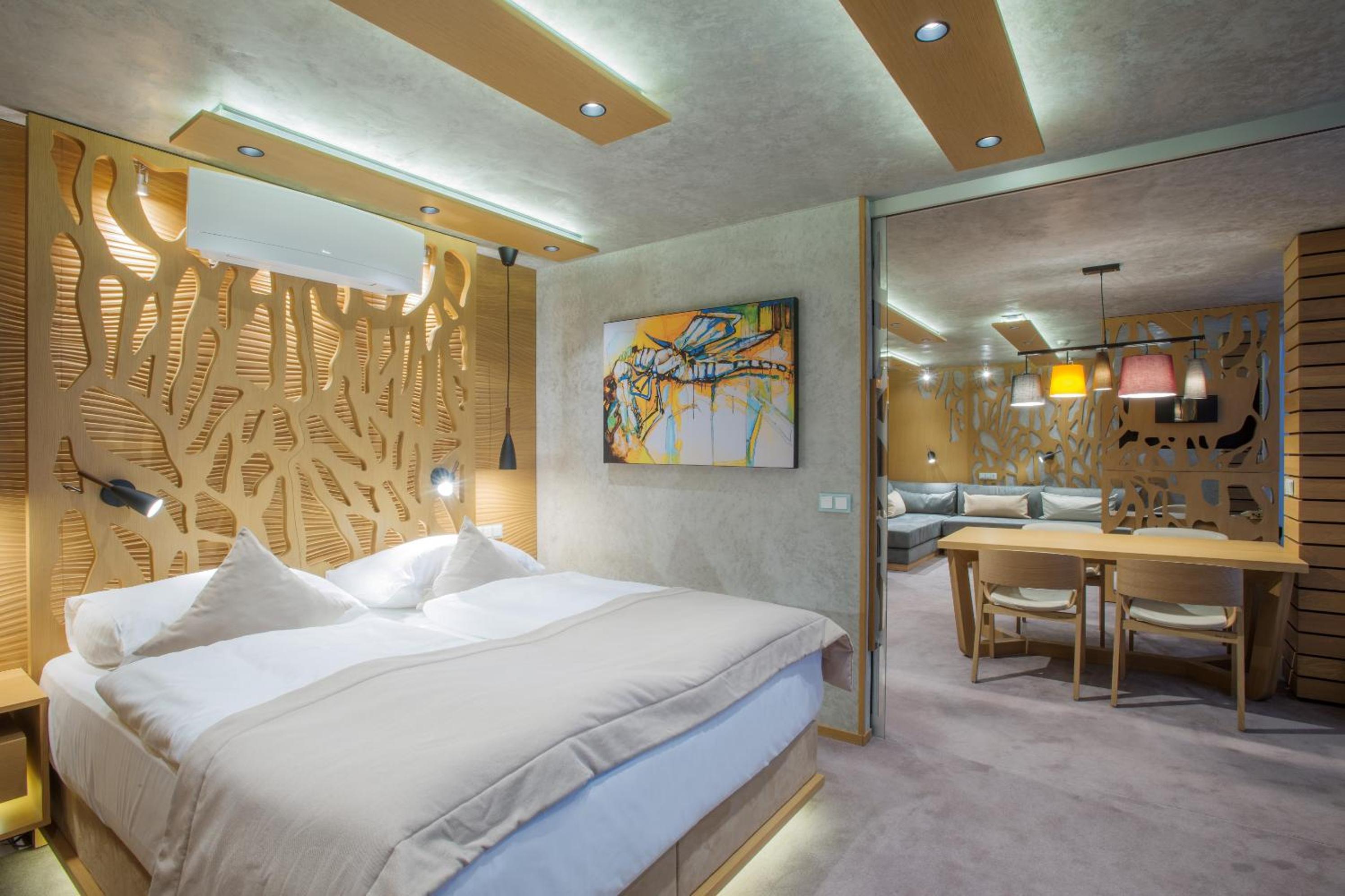 Luxury Panorama Apartment with Water and Sauna World Access
