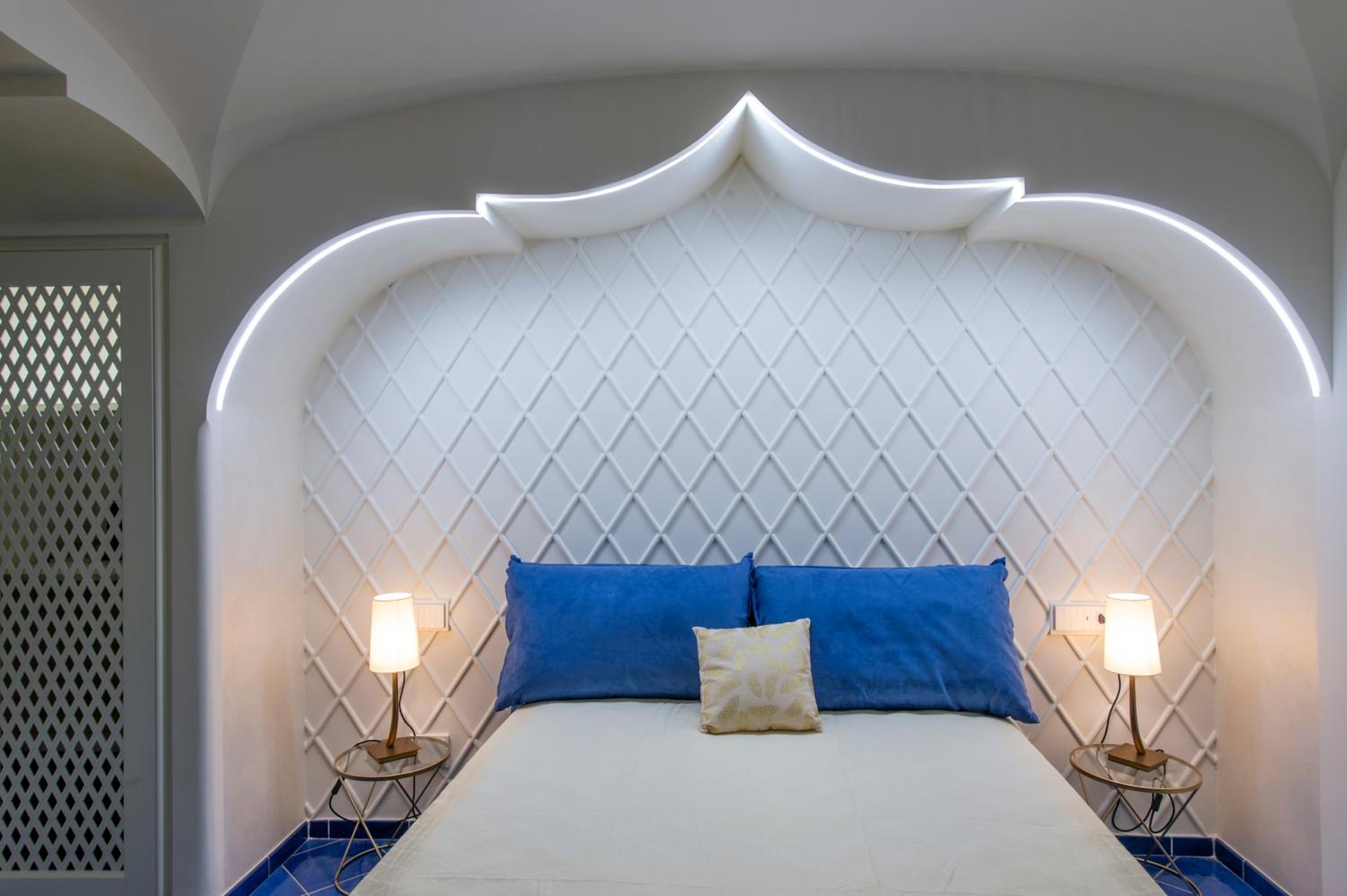 Deluxe Double Room with Balcony and Sea View