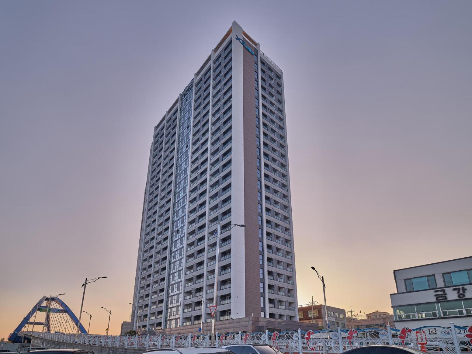 Premier Family Harbor View (8F~) - Photo 6