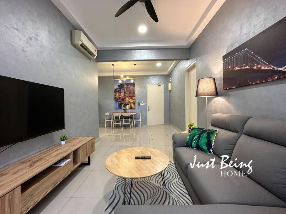 Three-Bedroom Apartment photo 2