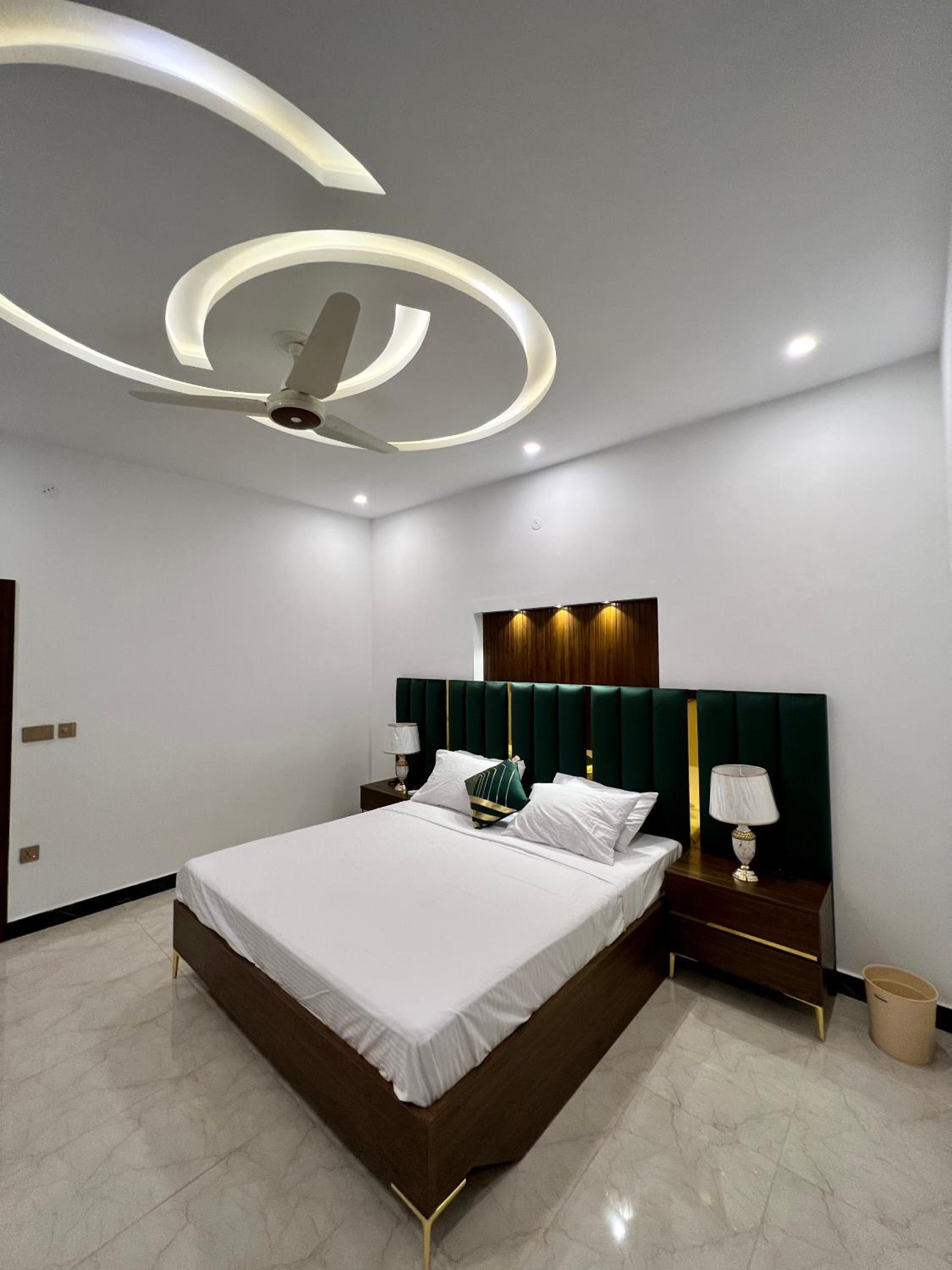Deluxe Double Room (2 Adults + 1 Child)