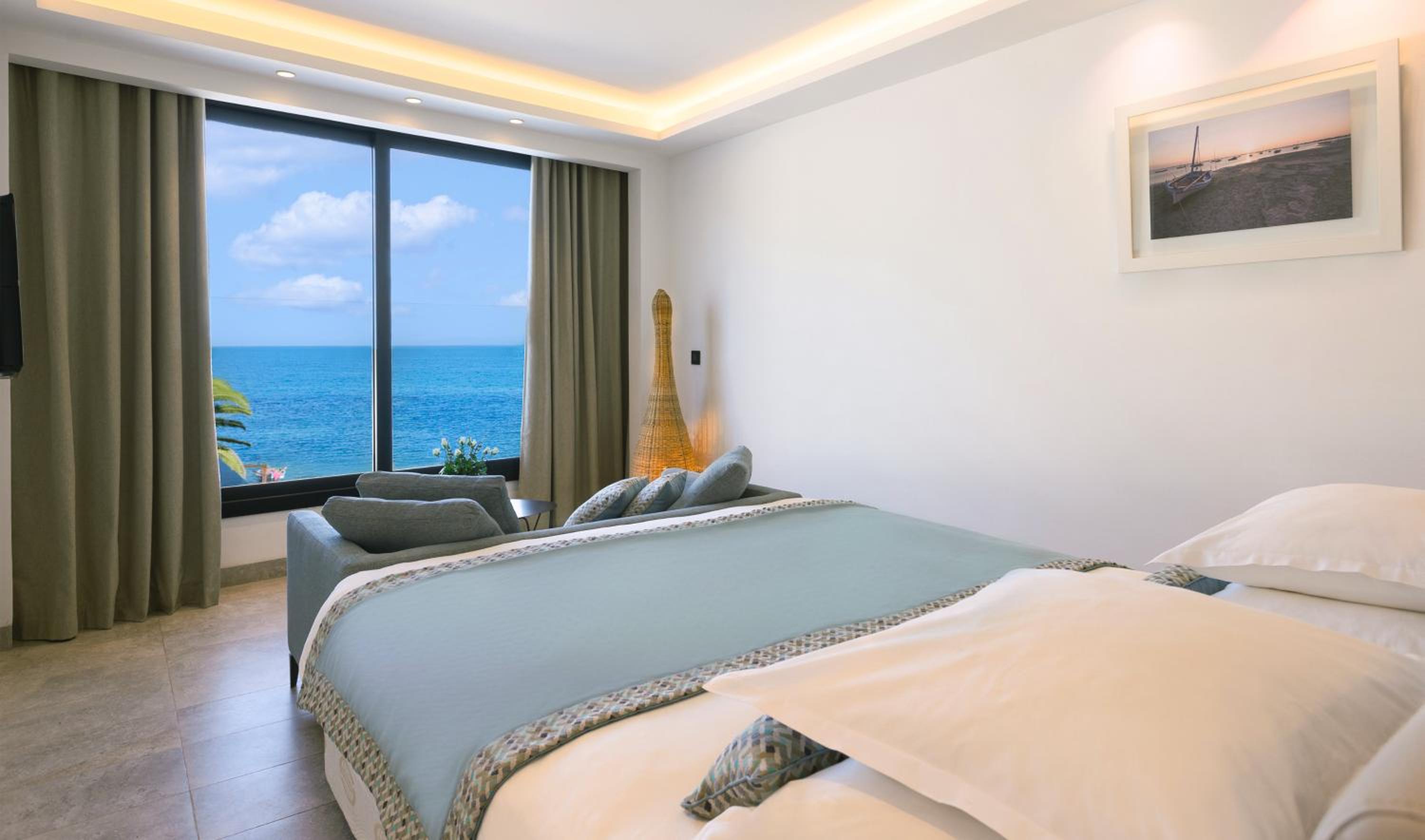 Superior King Room with Sea View - Photo 1