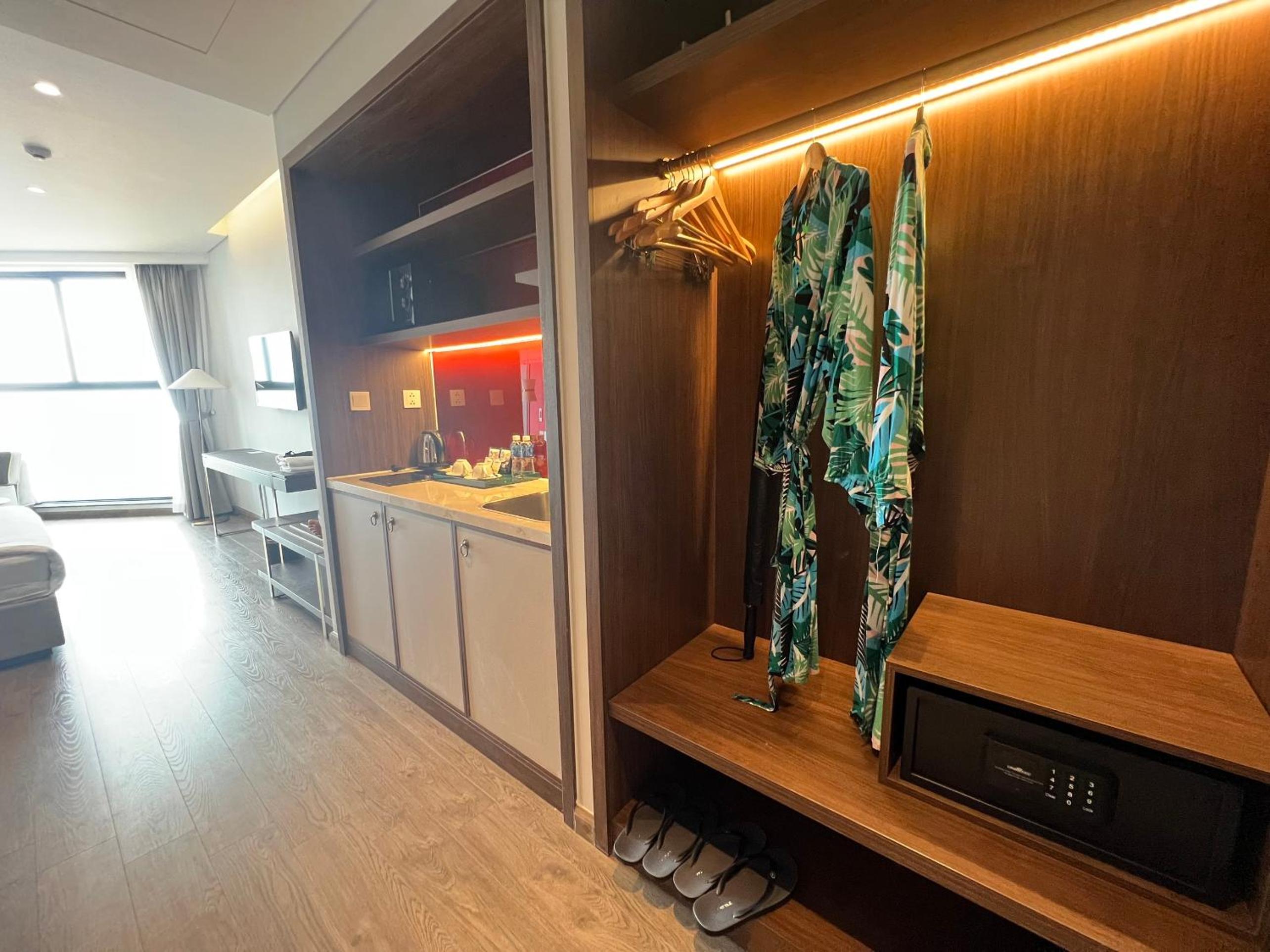 One-Bedroom Apartment - Oceanfront photo 1