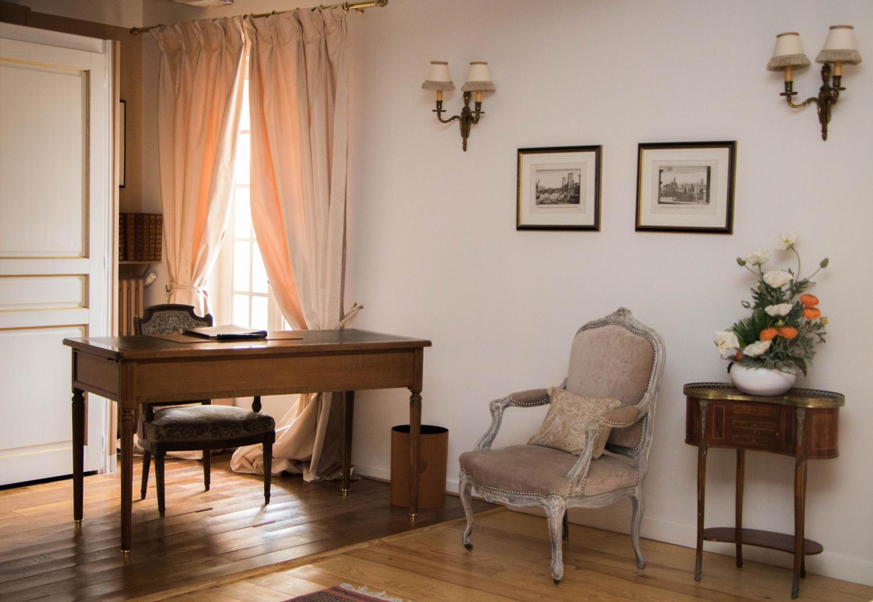 Superior King Room - Photo 2