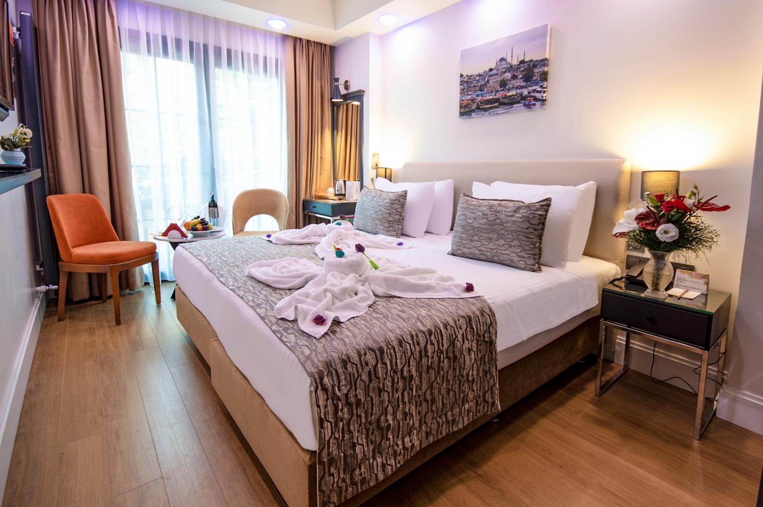 Superior Double Room thumbnail 5