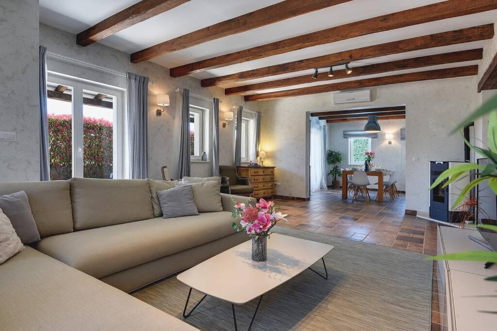 Villa photo 3