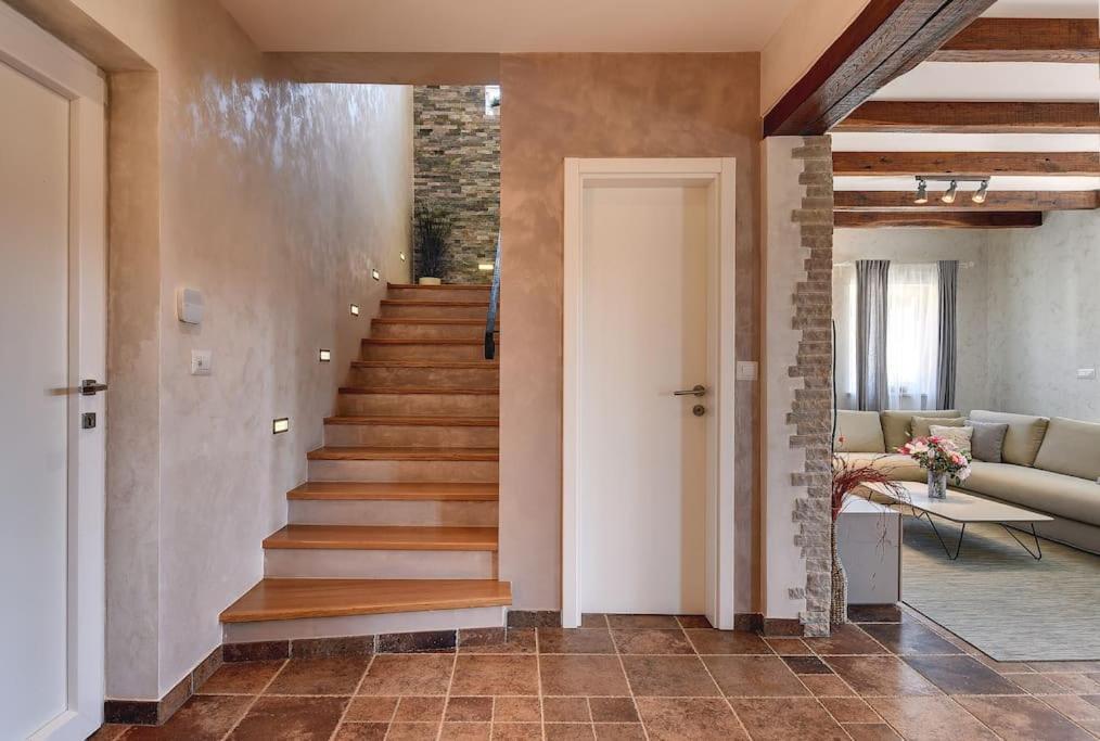 Villa photo 2