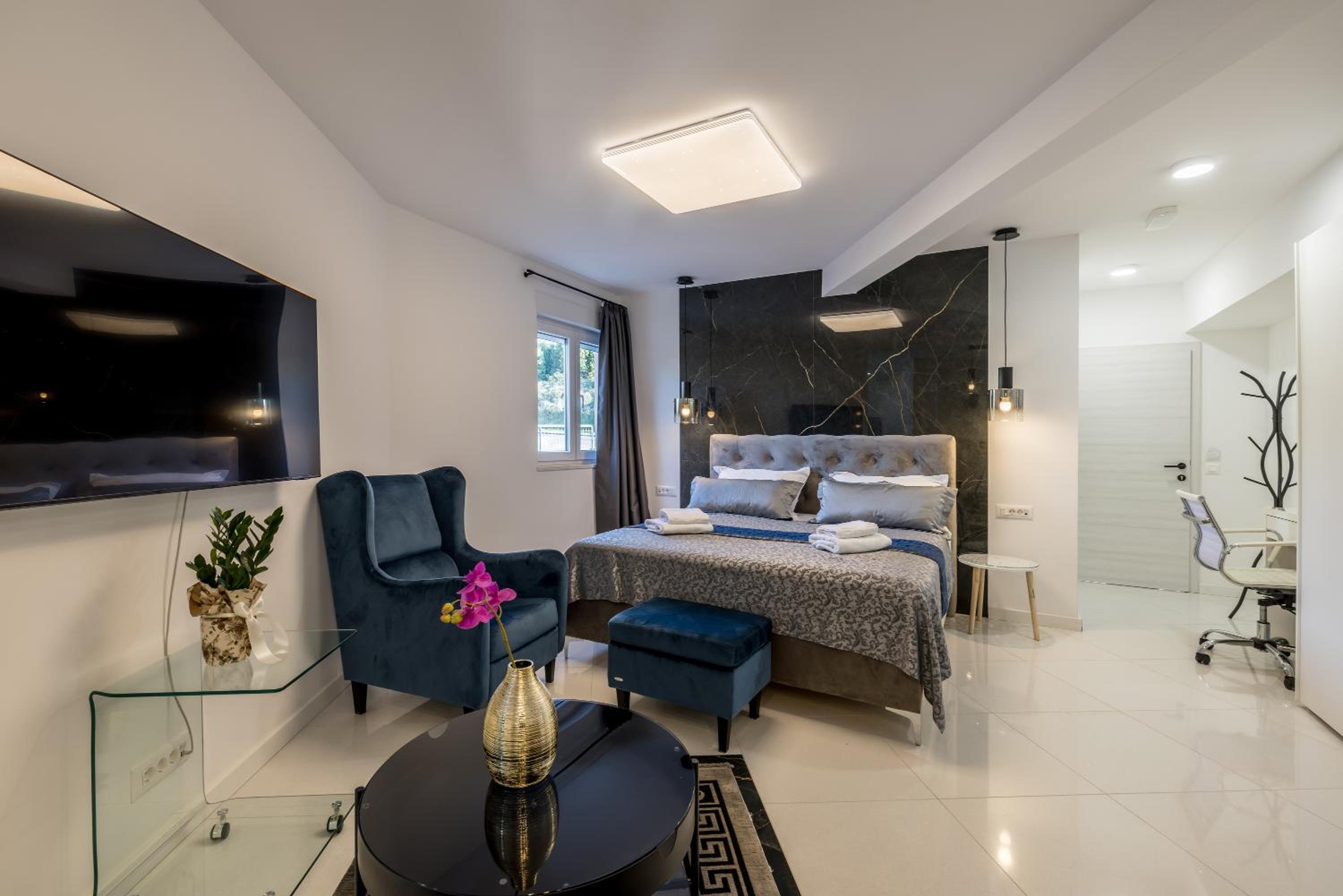 Superior Apartment