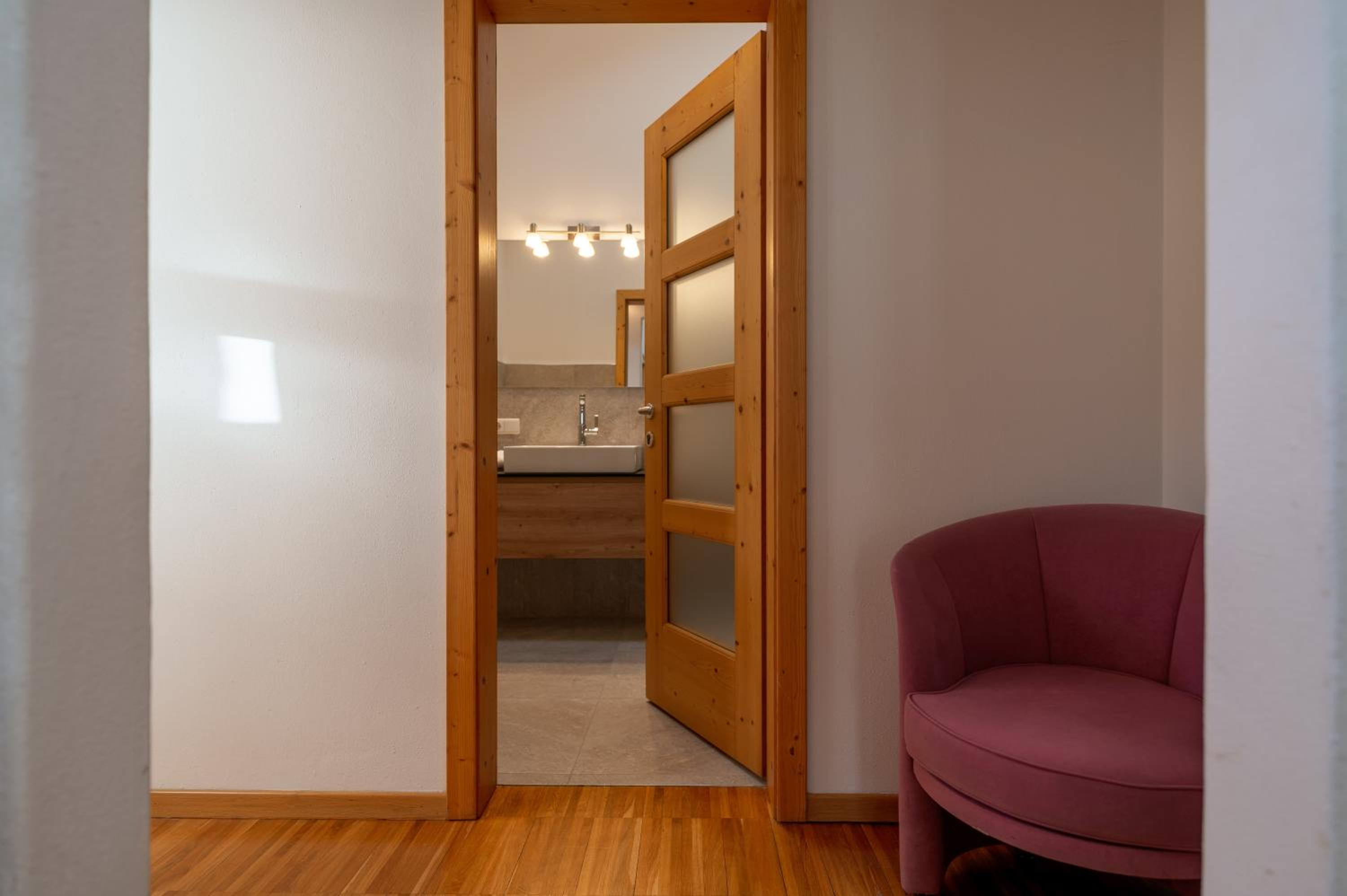 Two-Bedroom Deluxe Apartment with Balcony photo 3