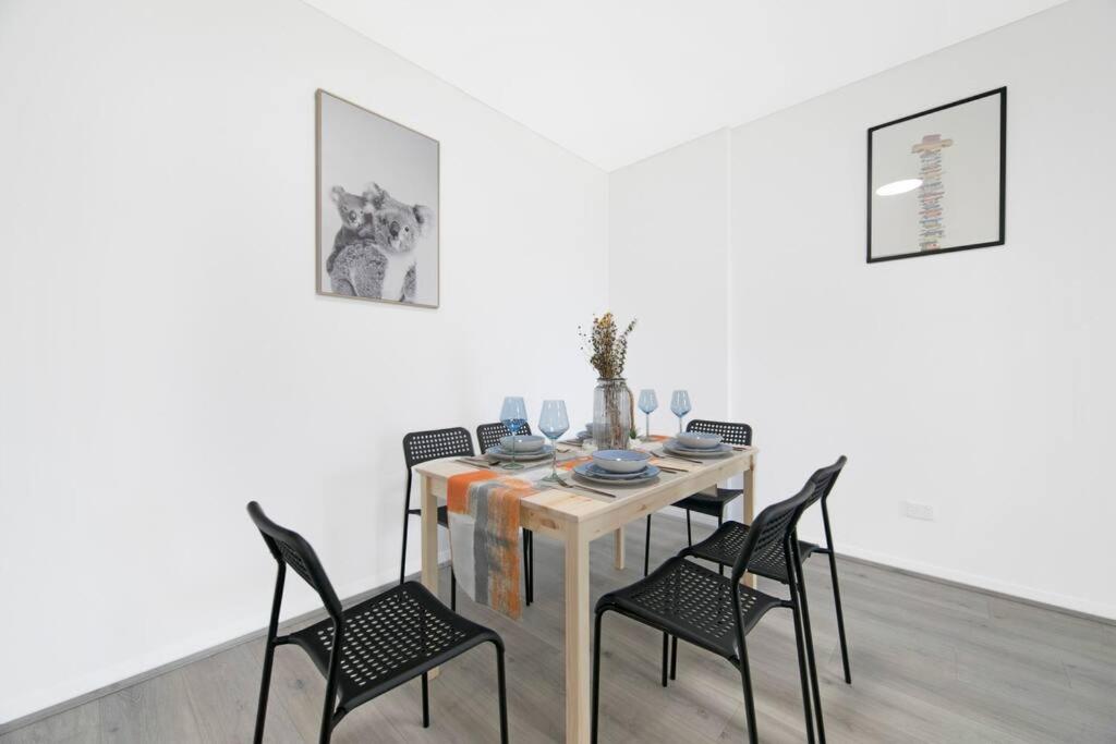 Three-Bedroom Apartment photo 2