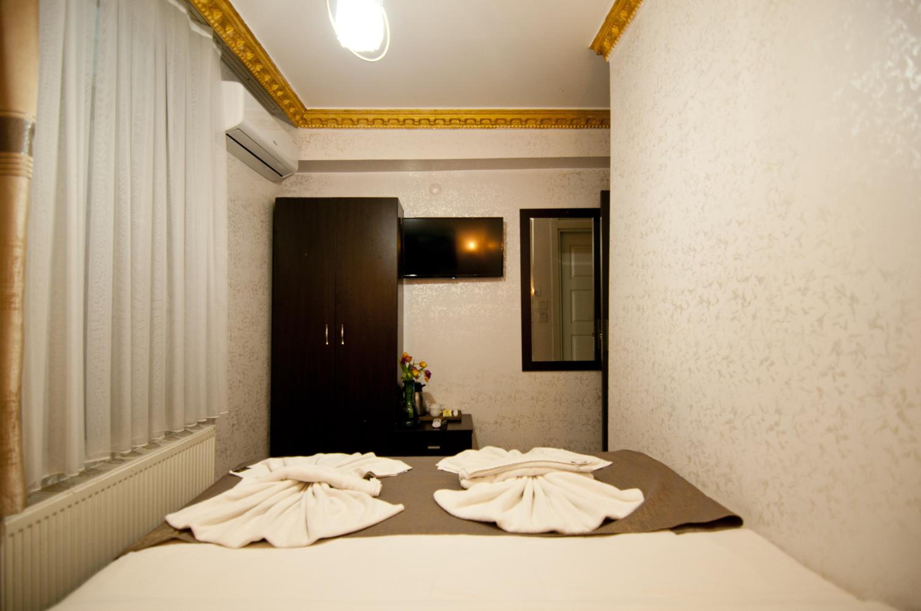 Budget Double Room photo 3