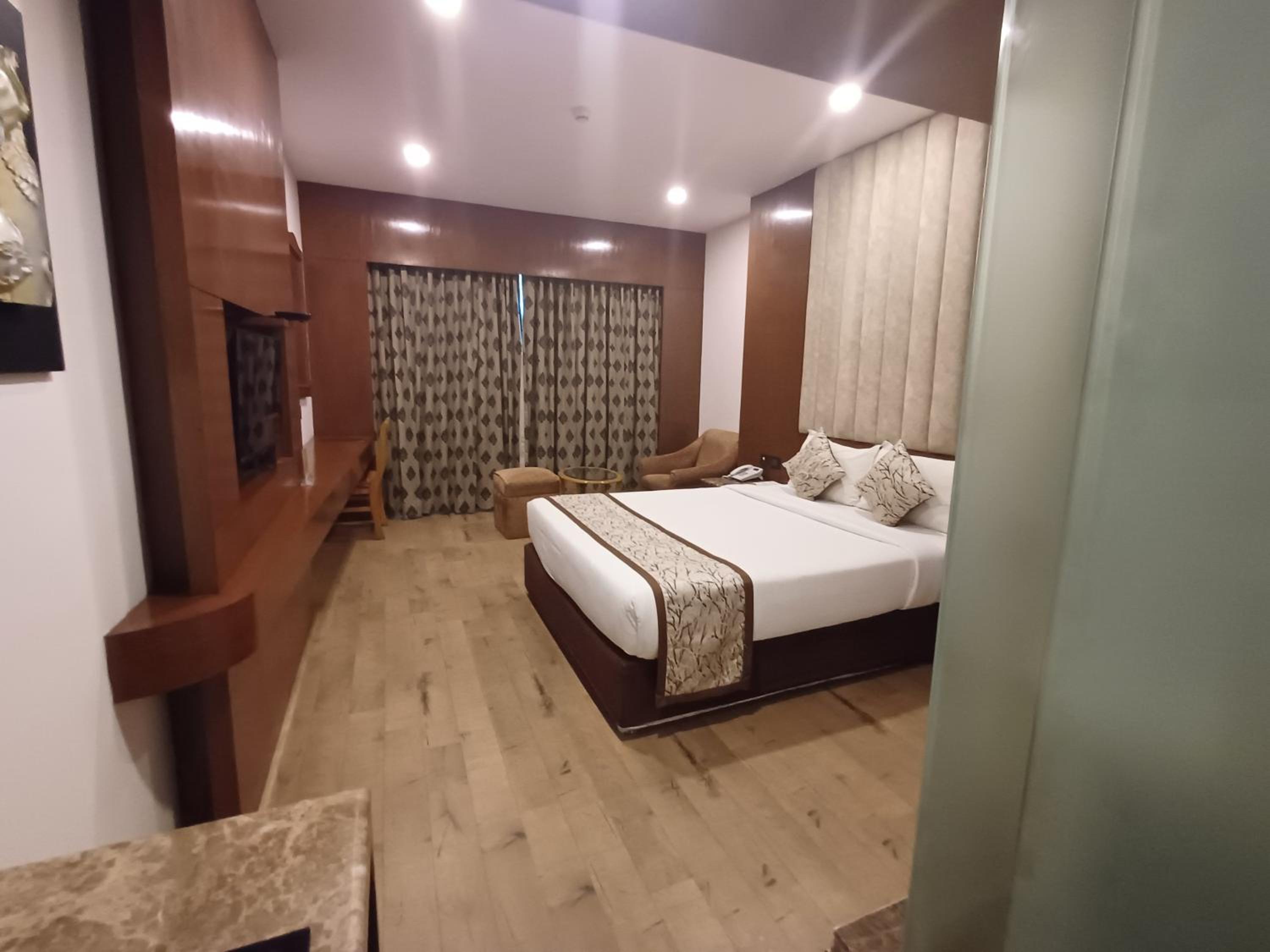 Deluxe Double Room - Photo 9