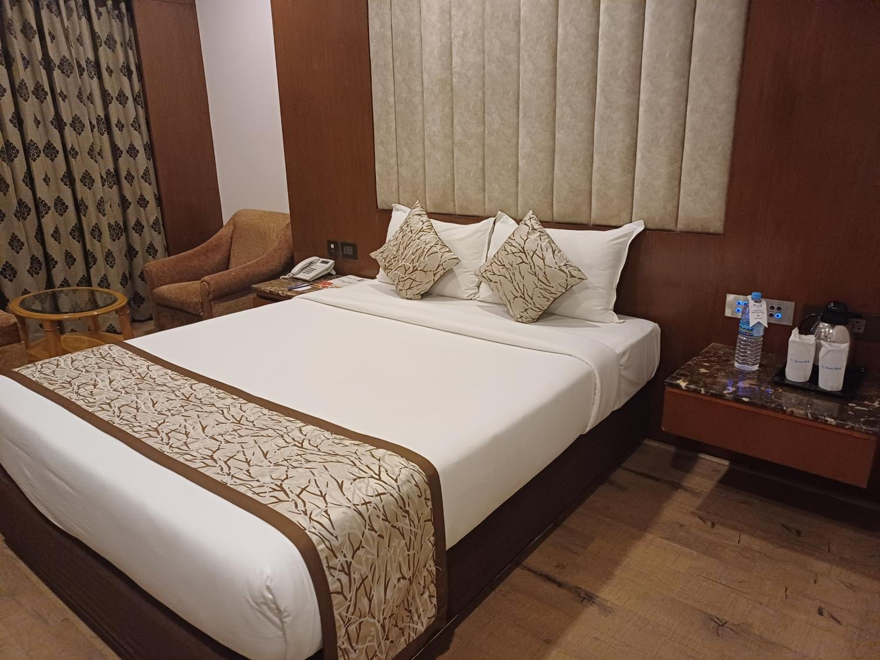 Deluxe Double Room - Photo 11