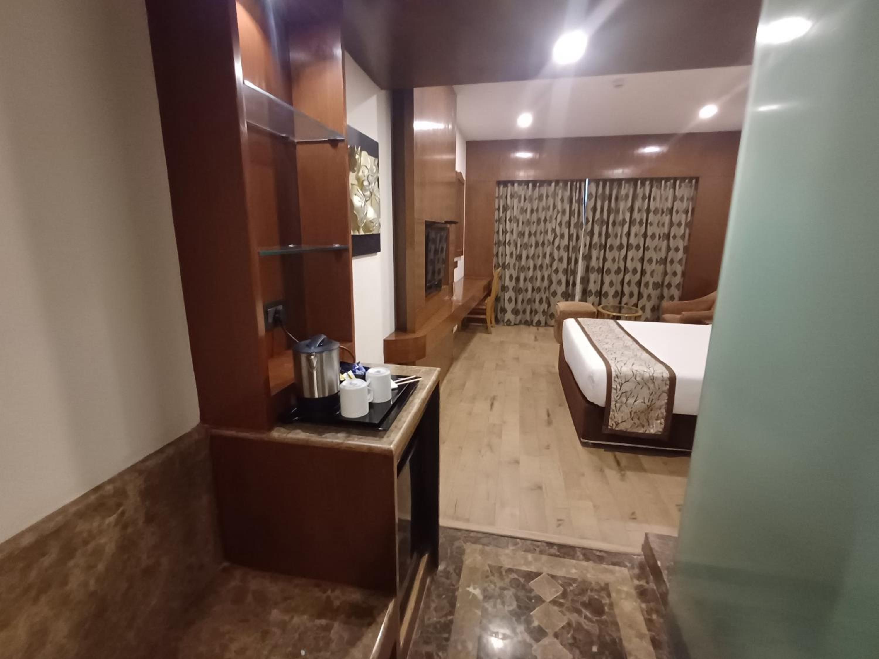 Deluxe Double Room - Photo 8
